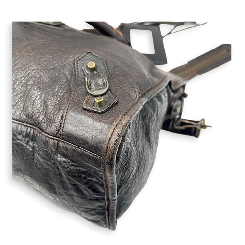 City Medium Brown Shoulder Bag in Lambskin, Ruthenium hardware