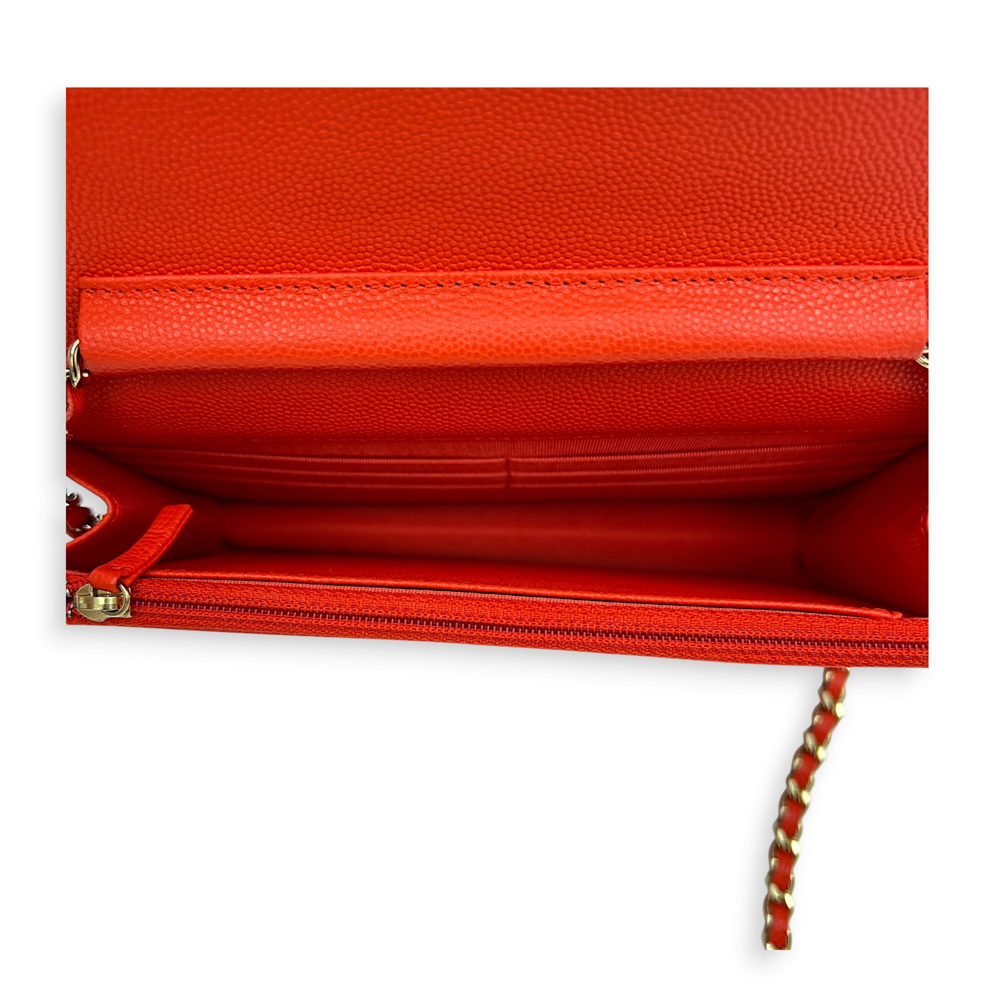 Classic Red Wallet On Chain in Caviar Leather, Gold hardware