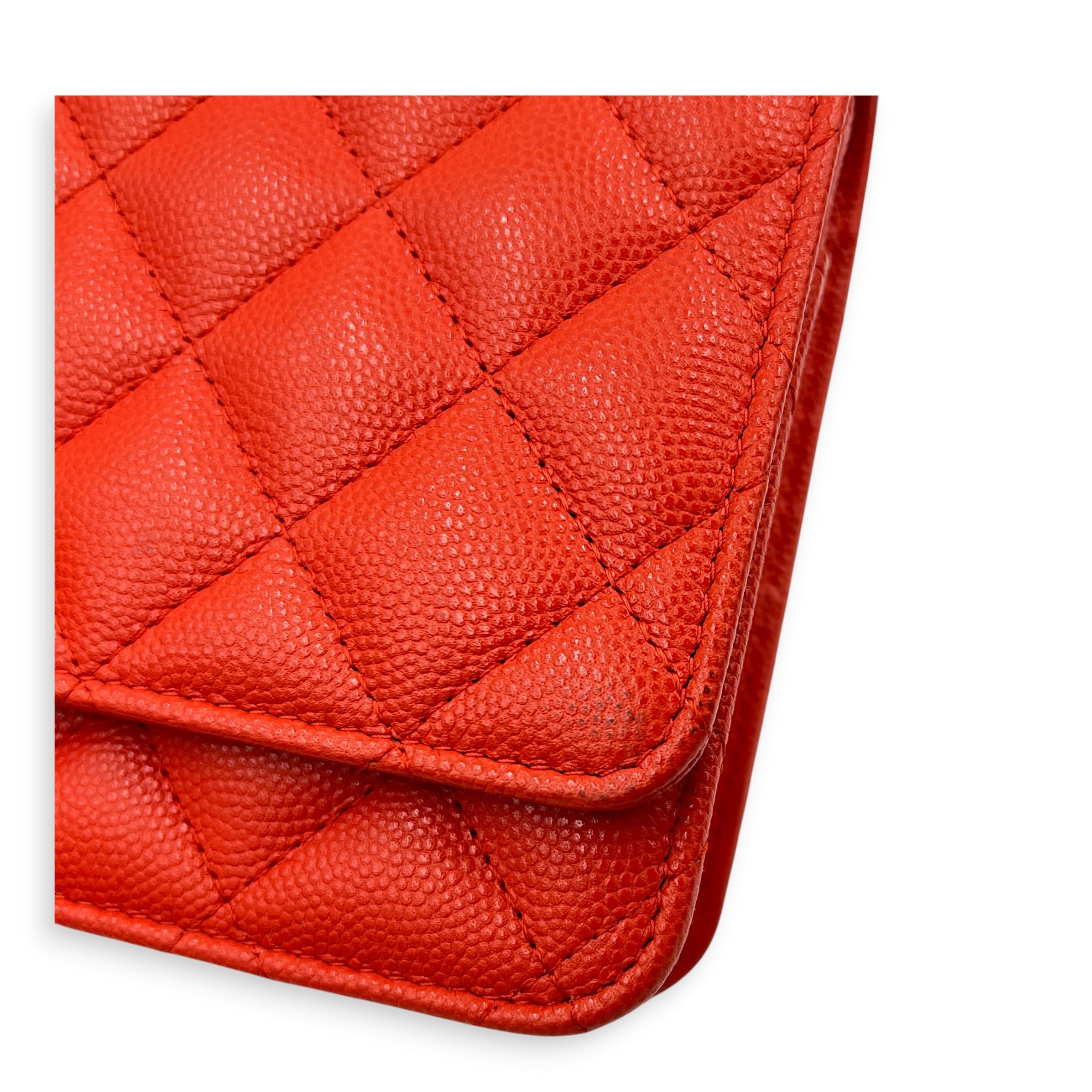 Classic Red Wallet On Chain in Caviar Leather, Gold hardware
