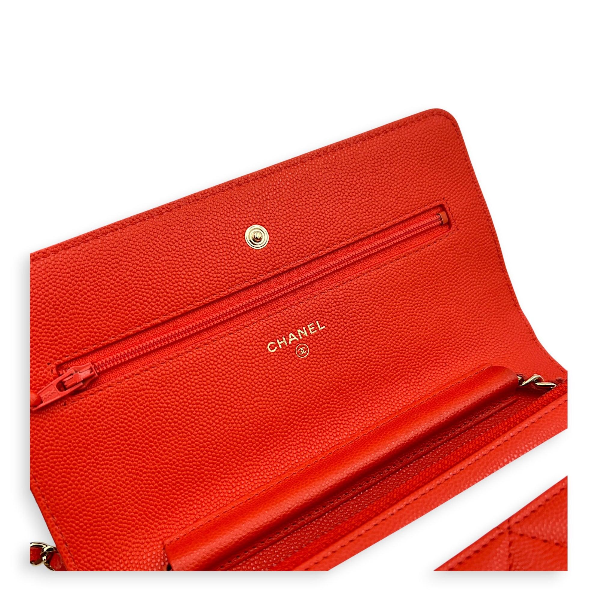Classic Red Wallet On Chain in Caviar Leather, Gold hardware