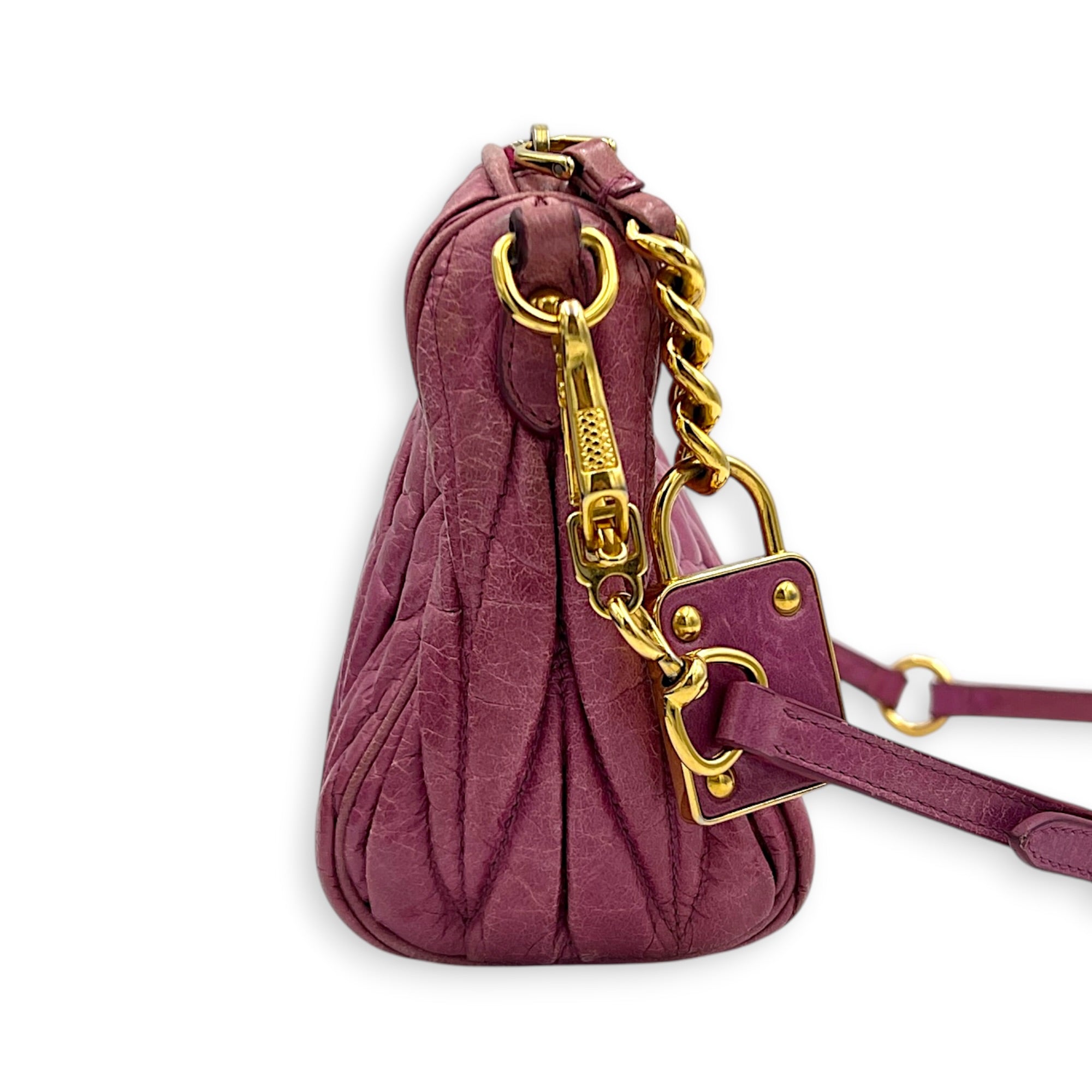 Matelassé Pink Shoulder Bag in Calfskin, Gold hardware