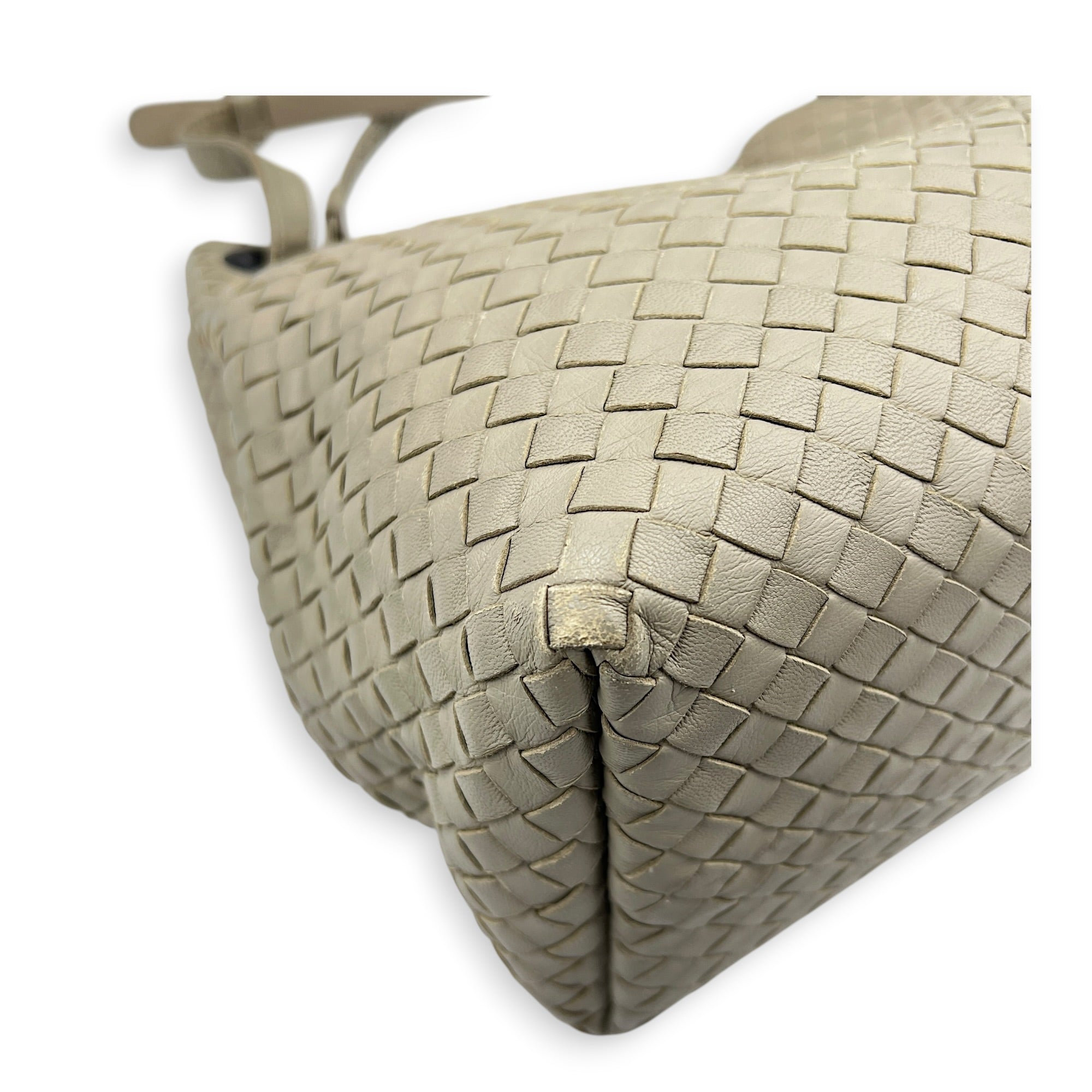 Intrecciato Shoulder Bag Grey in Intrecciato Leather, Gunmetal hardware