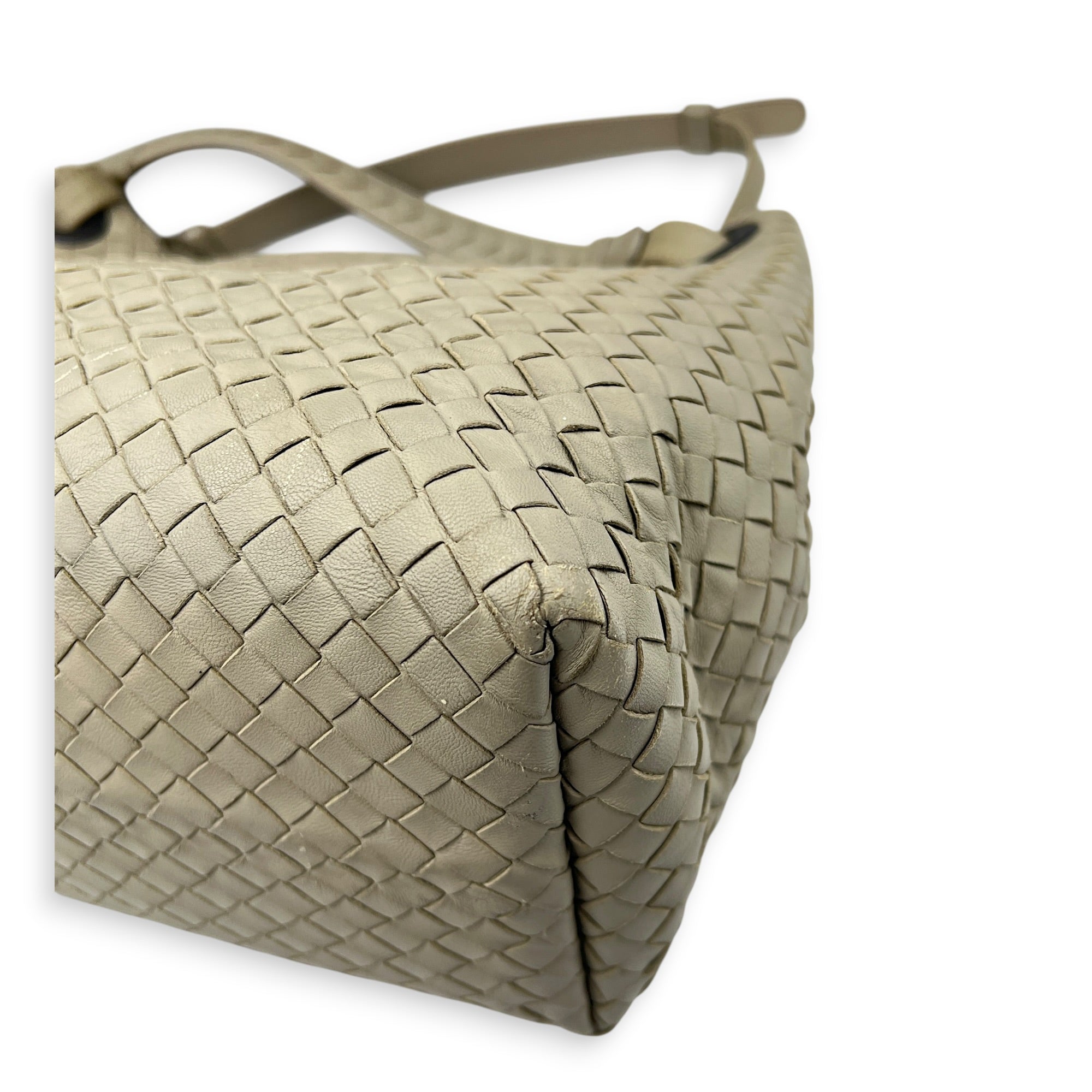 Intrecciato Shoulder Bag Grey in Intrecciato Leather, Gunmetal hardware