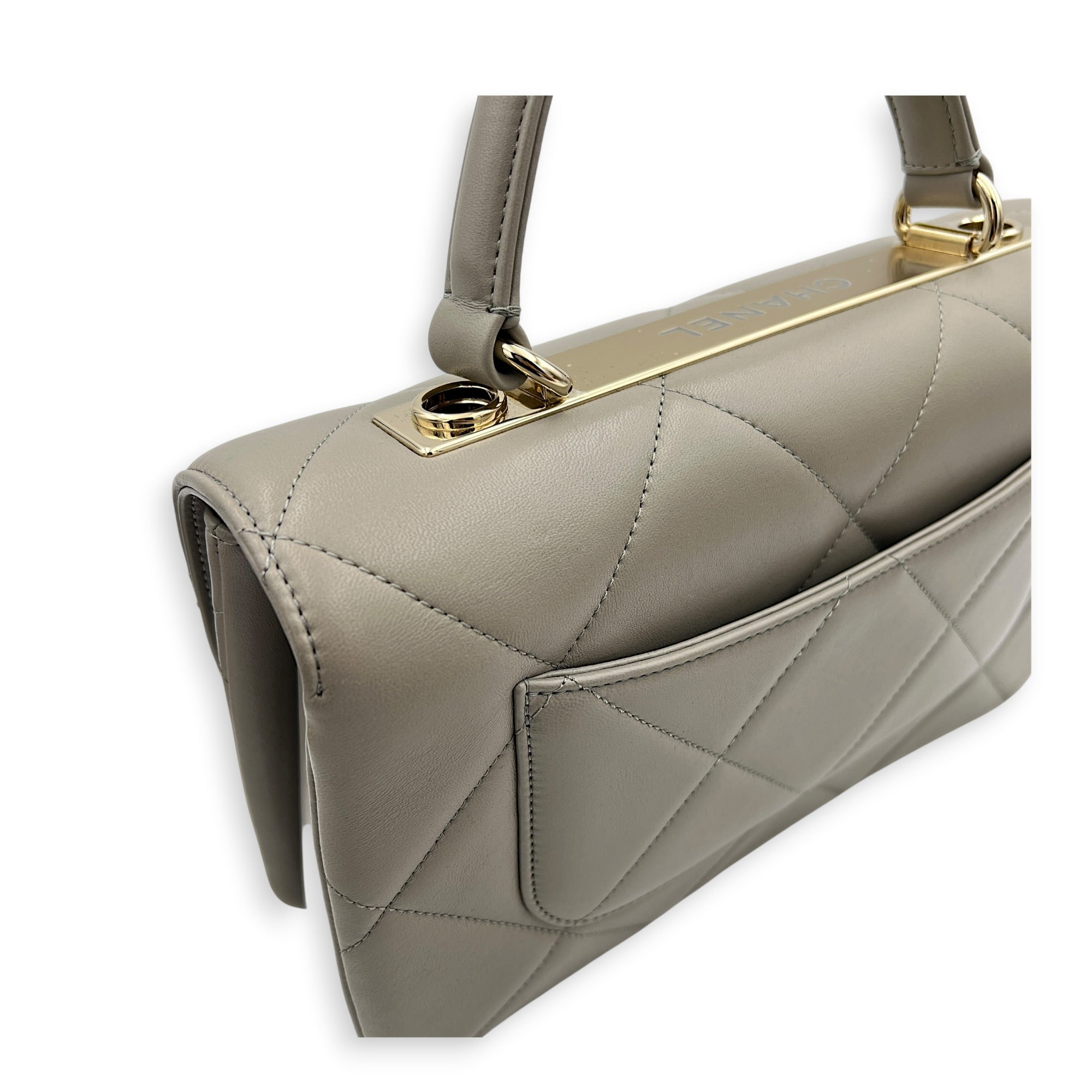 Trendy CC Medium Grey Shoulder Bag in Lambskin, Gold hardware