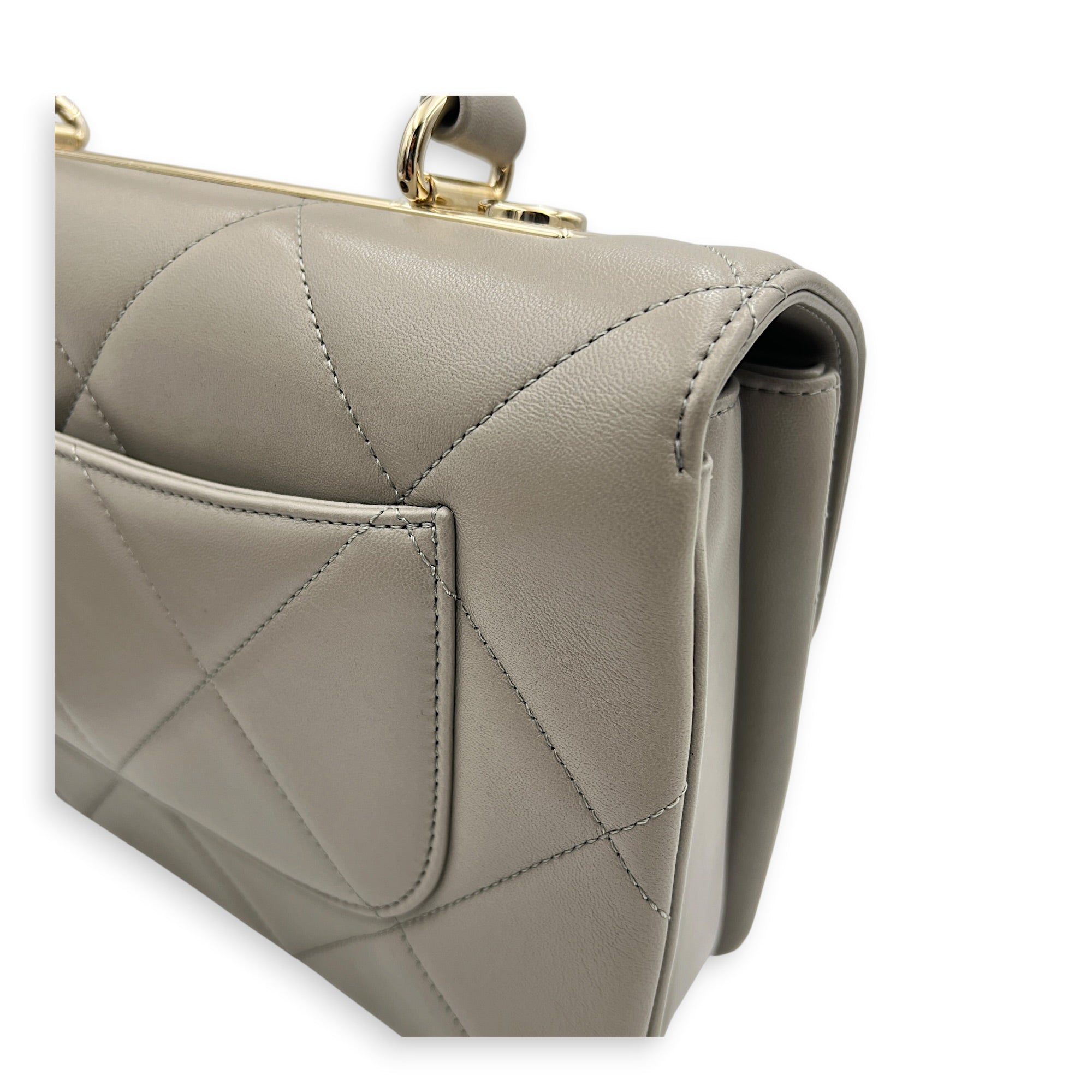 Trendy CC Medium Grey Shoulder Bag in Lambskin, Gold hardware