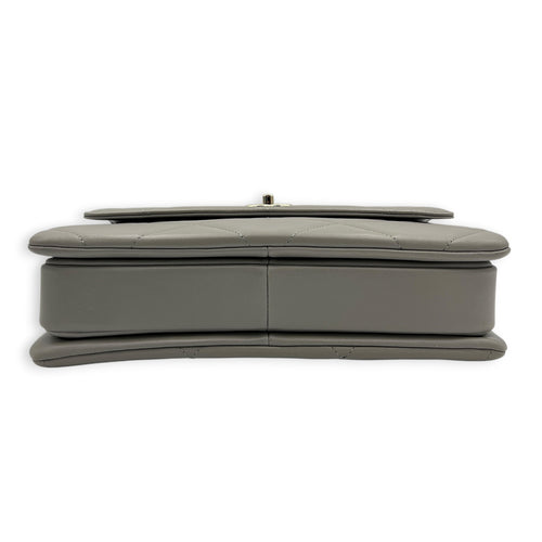 Trendy CC Medium Grey Shoulder Bag in Lambskin, Gold hardware
