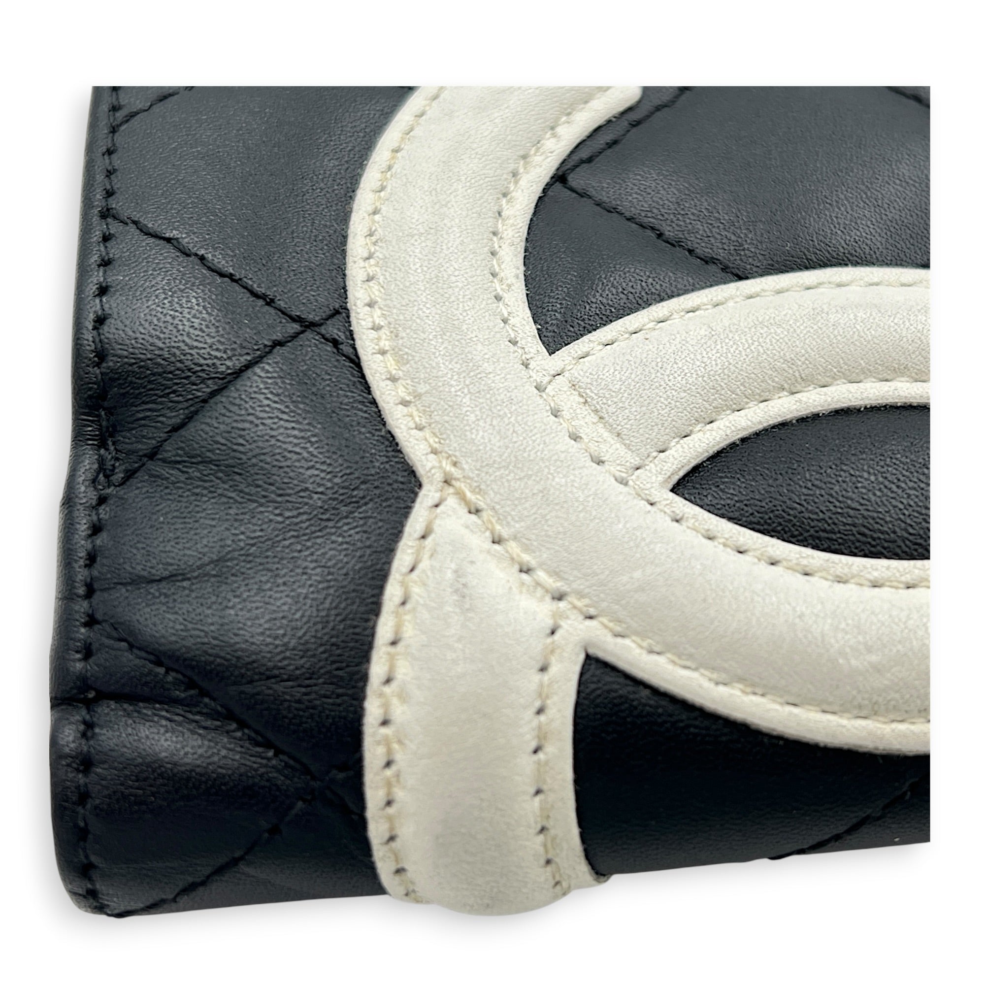 Cambon Compact Black Wallet in Lambskin, Silver hardware