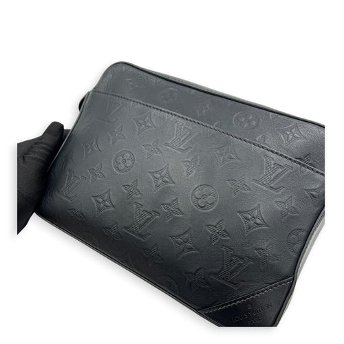 Duo Messenger Black in Calfskin, Monochrome hardware