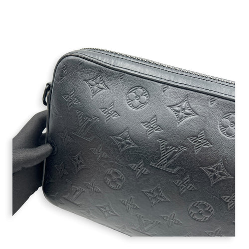 Duo Messenger Black in Calfskin, Monochrome hardware