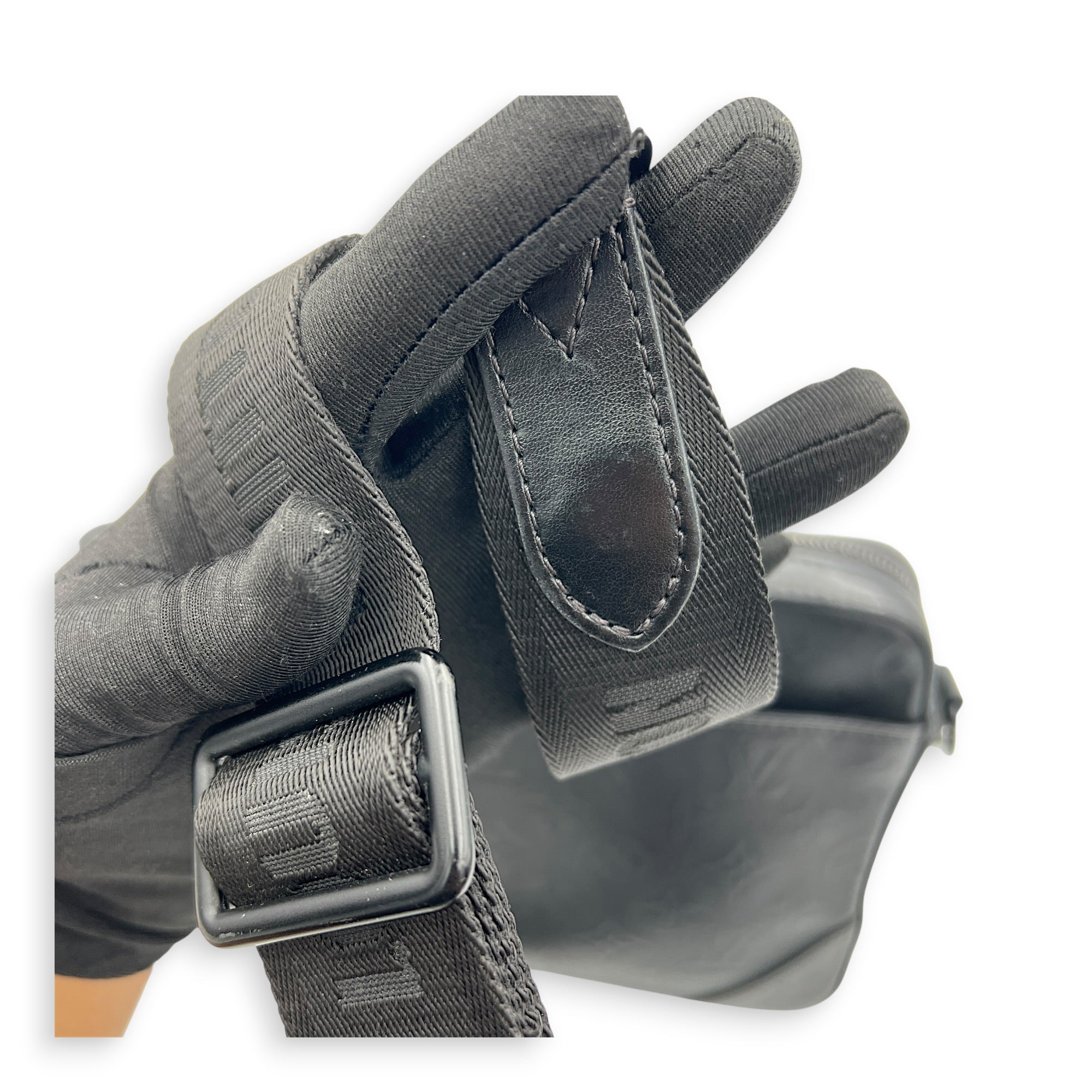 Duo Messenger Black in Calfskin, Monochrome hardware