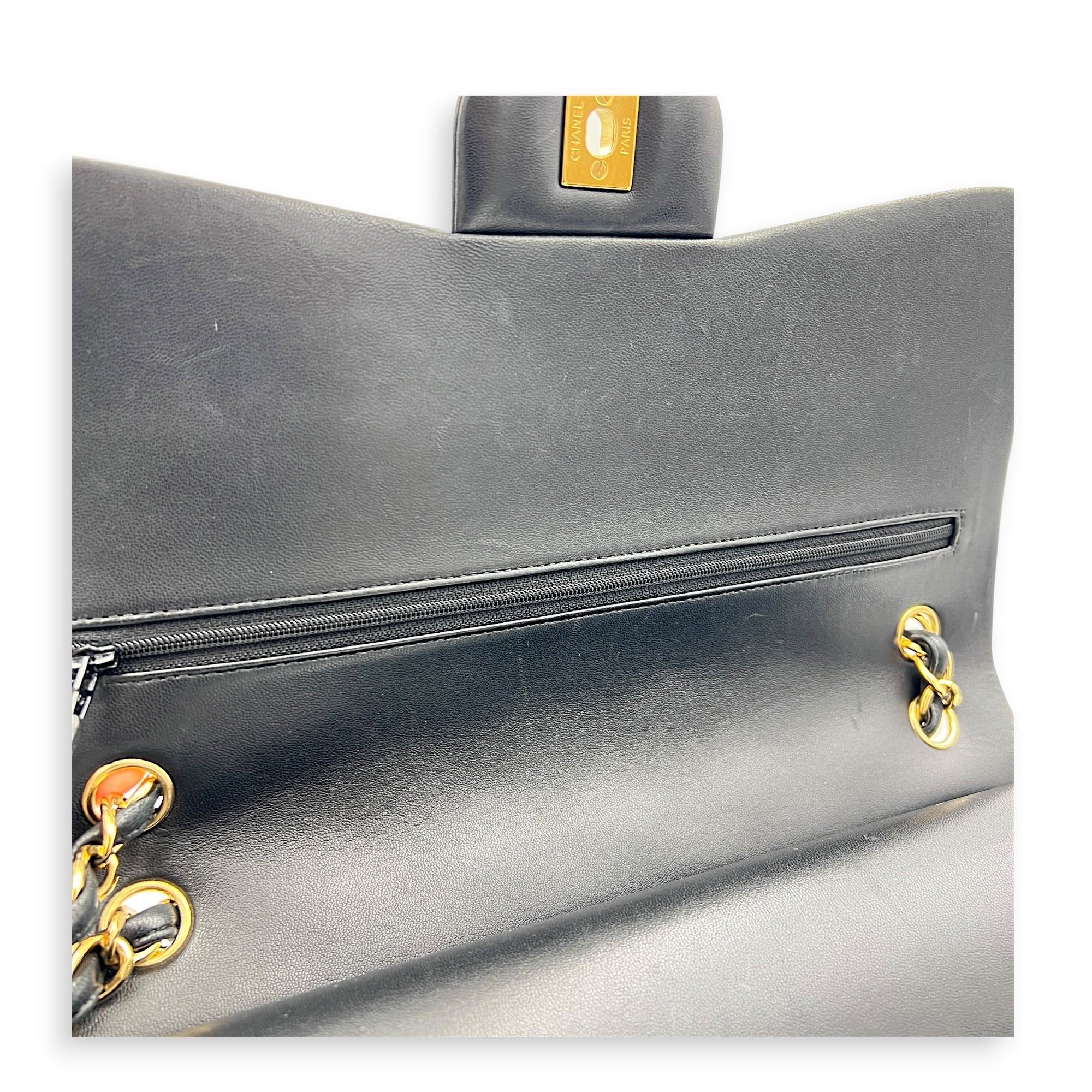 Classic Double Flap Shoulder Bag Jumbo Black in Lambskin, Gold hardware