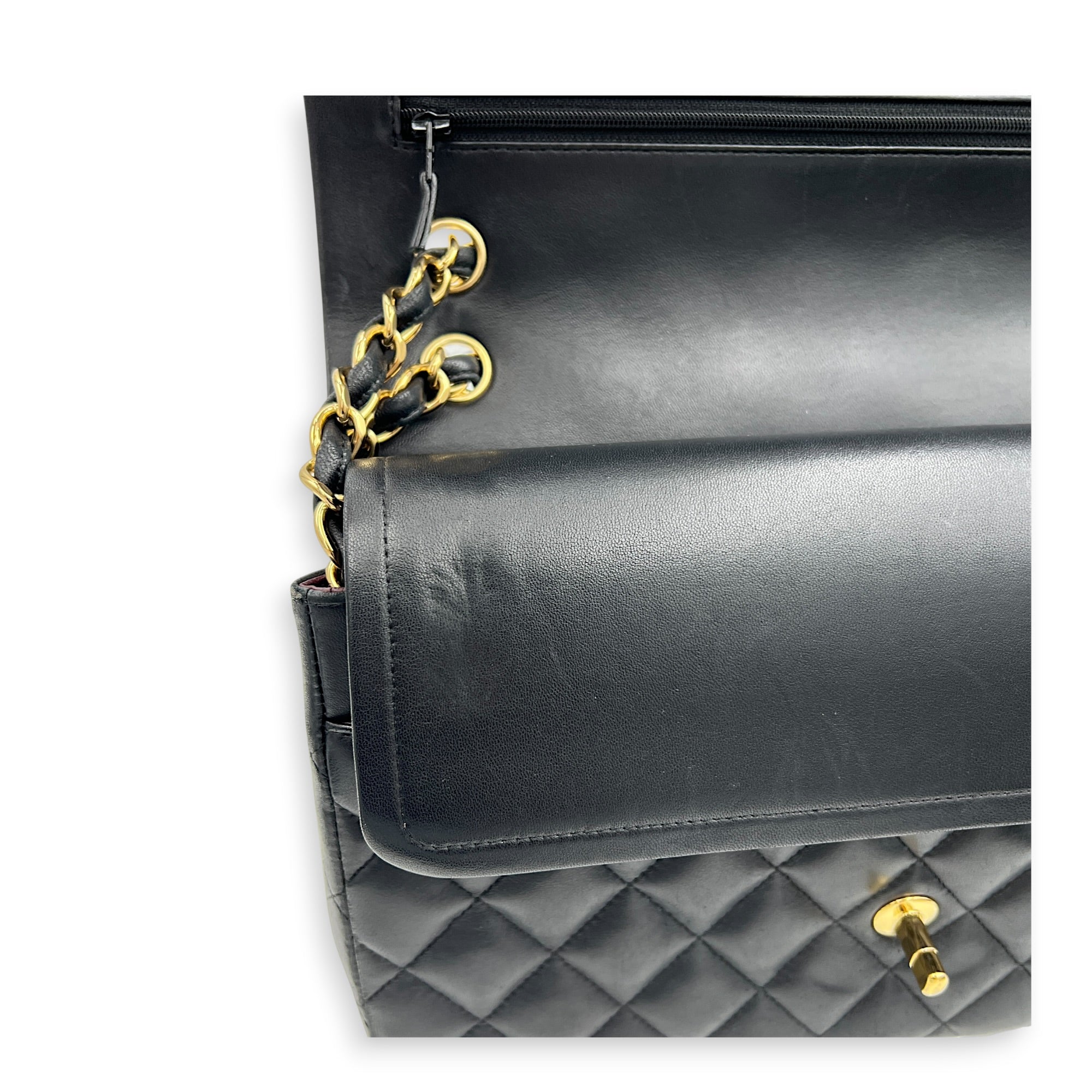 Classic Double Flap Shoulder Bag Jumbo Black in Lambskin, Gold hardware