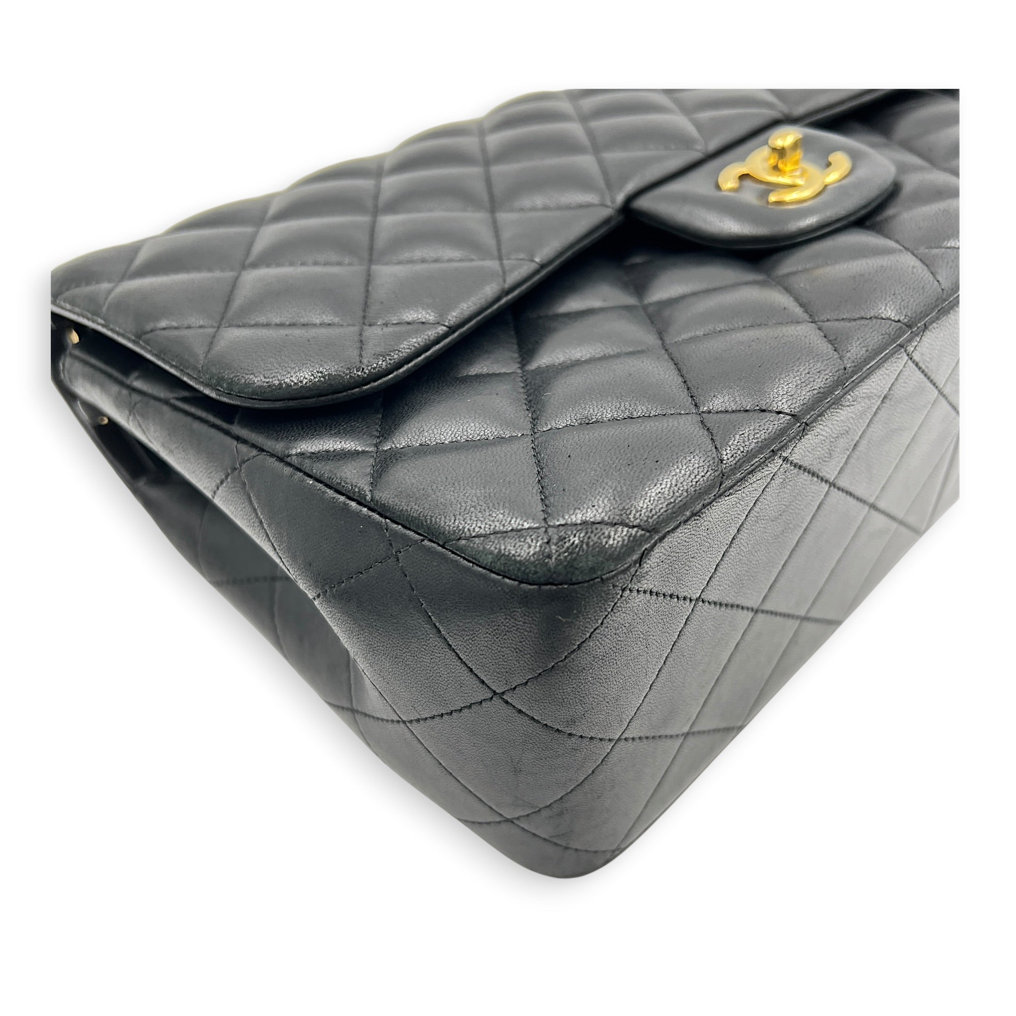 Classic Double Flap Shoulder Bag Jumbo Black in Lambskin, Gold hardware