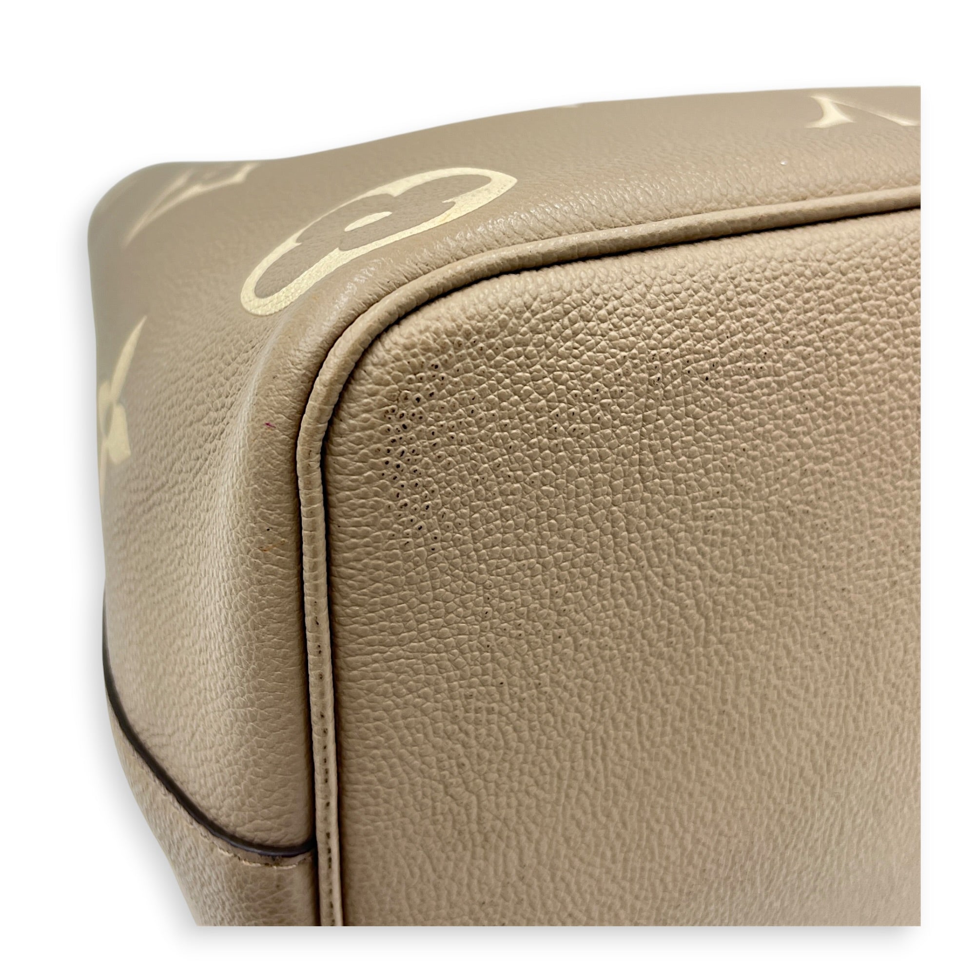 NeoNoe MM Beige Bucket Bag in Monogram Empreinte Leather, Gold hardware