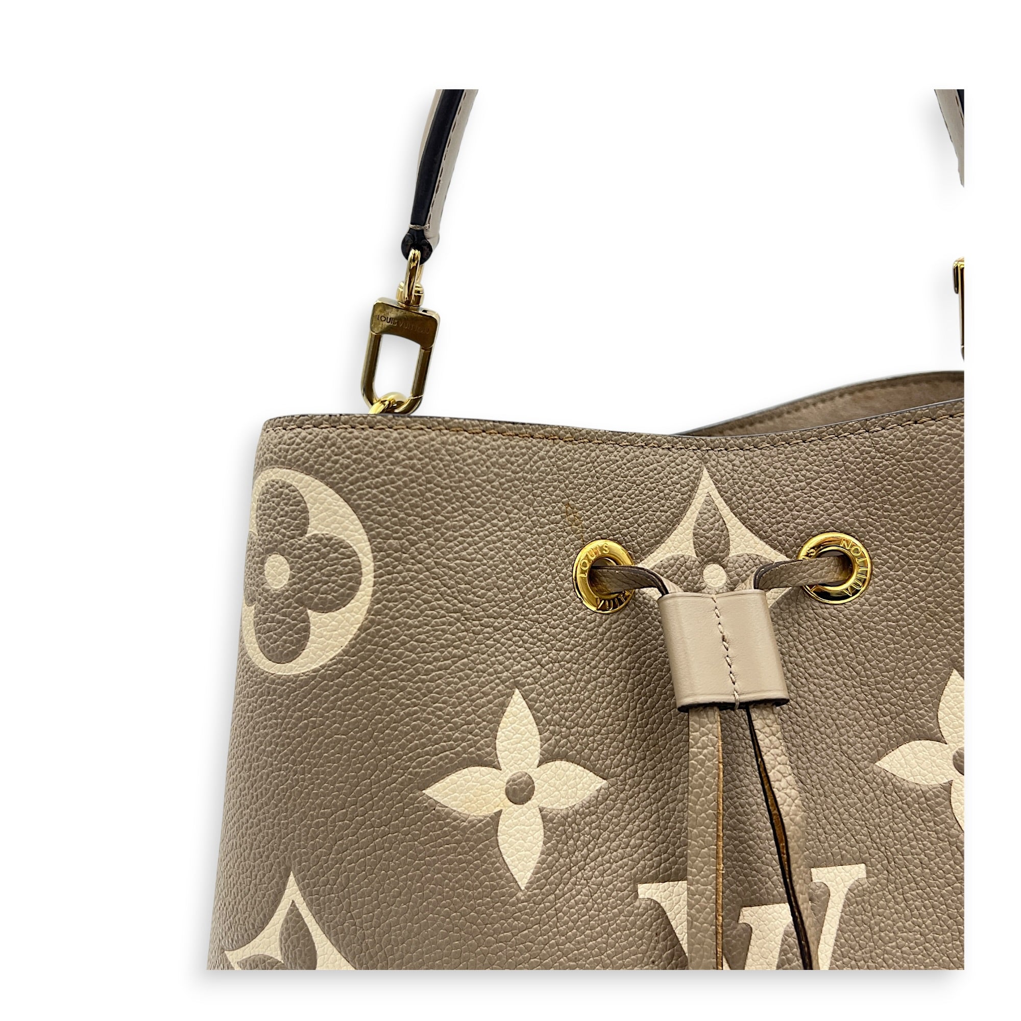NeoNoe MM Beige Bucket Bag in Monogram Empreinte Leather, Gold hardware