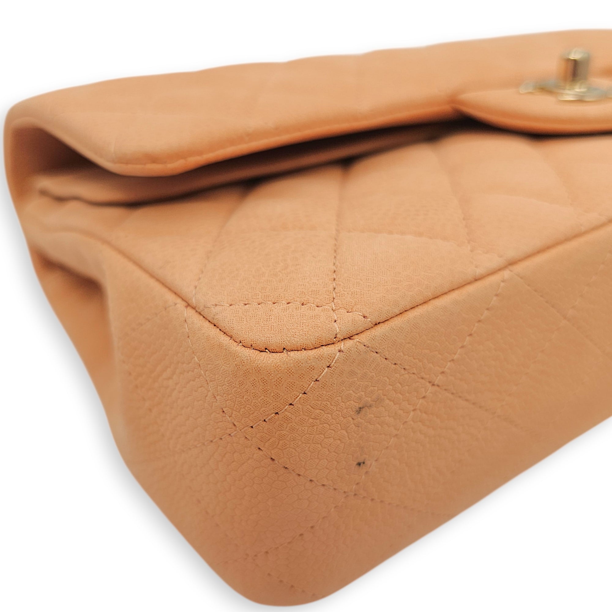 Medium Classic Flap Salmon Shoulder Bag in Lambskin Silver hardware