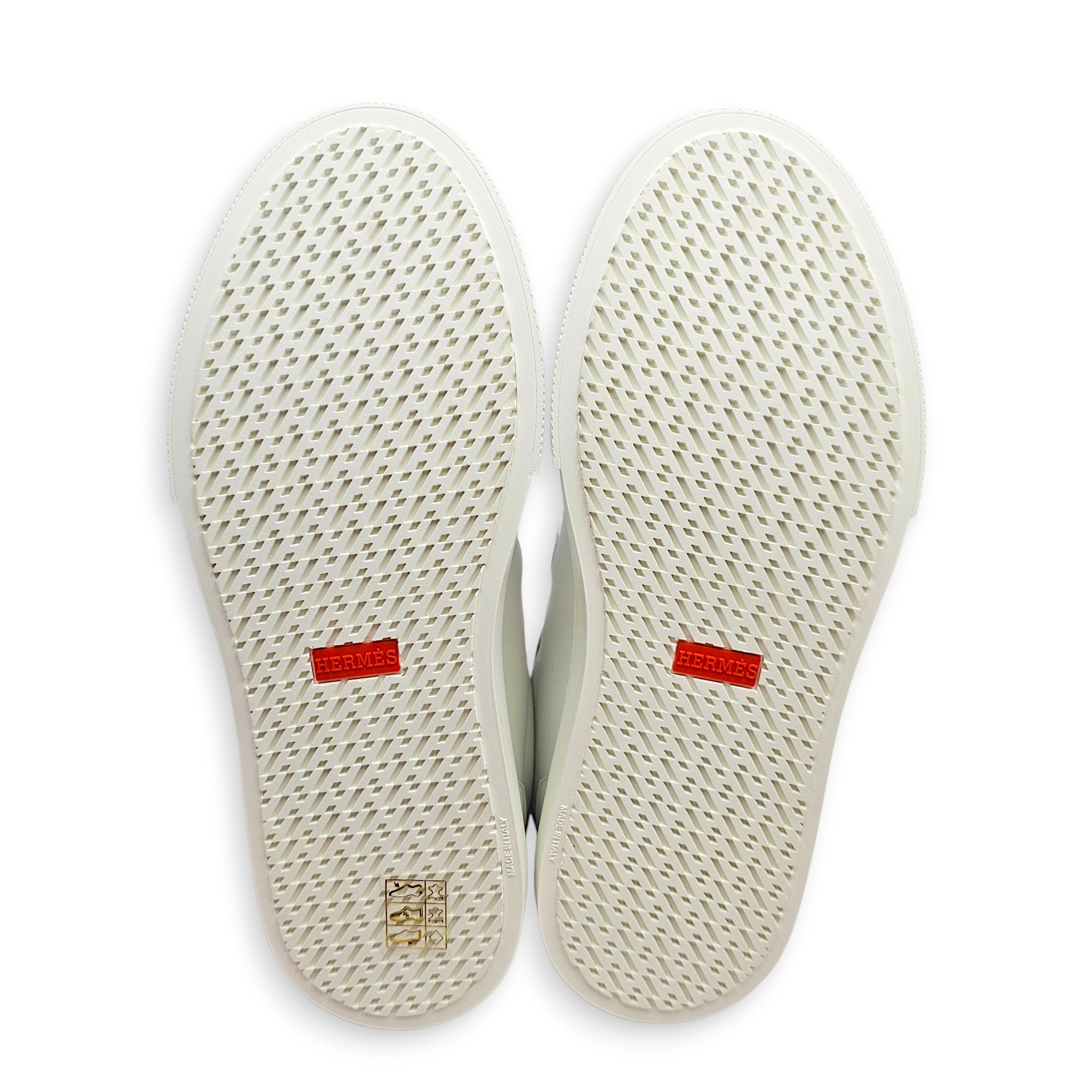 Day Sneaker. Sz: 38.5 White Sneakers in Calfskin Permabrass hardware