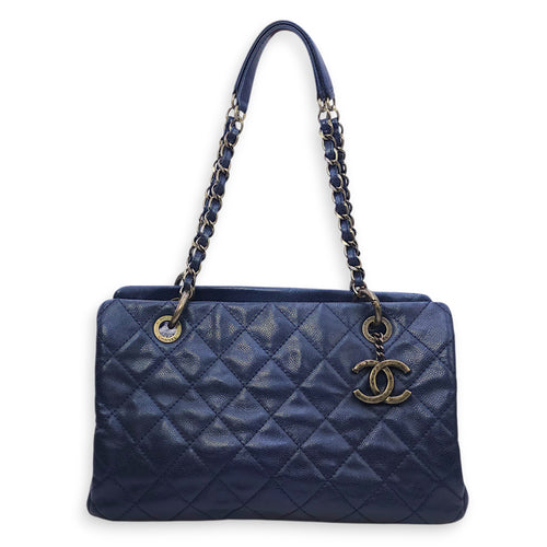 Quilted Iridescent Caviar Chic Shopping Tote 32 Blue Shoulder Bag in Caviar Leather Ruthenium hardware