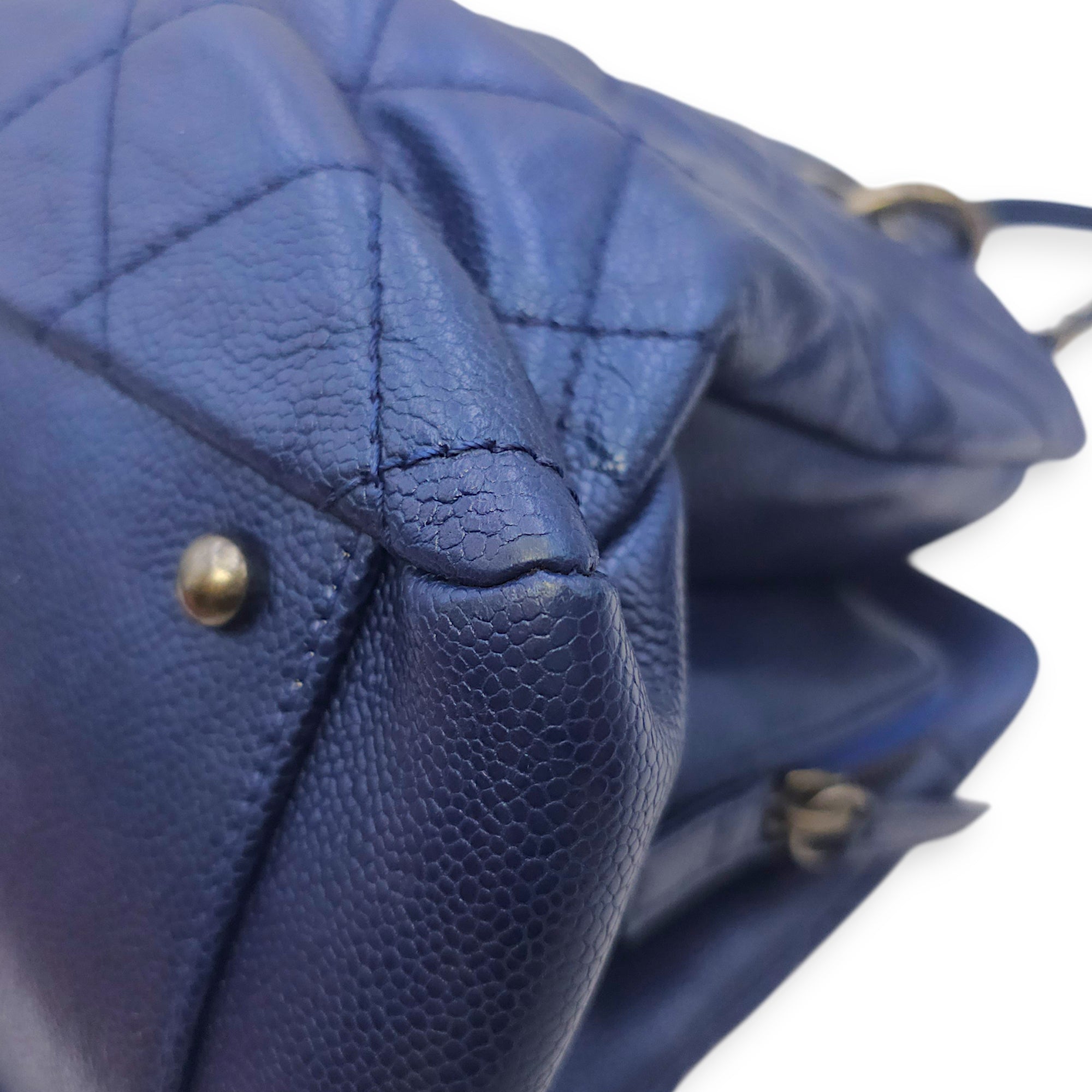 Quilted Iridescent Caviar Chic Shopping Tote 32 Blue Shoulder Bag in Caviar Leather Ruthenium hardware