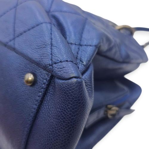 Quilted Iridescent Caviar Chic Shopping Tote 32 Blue Shoulder Bag in Caviar Leather Ruthenium hardware