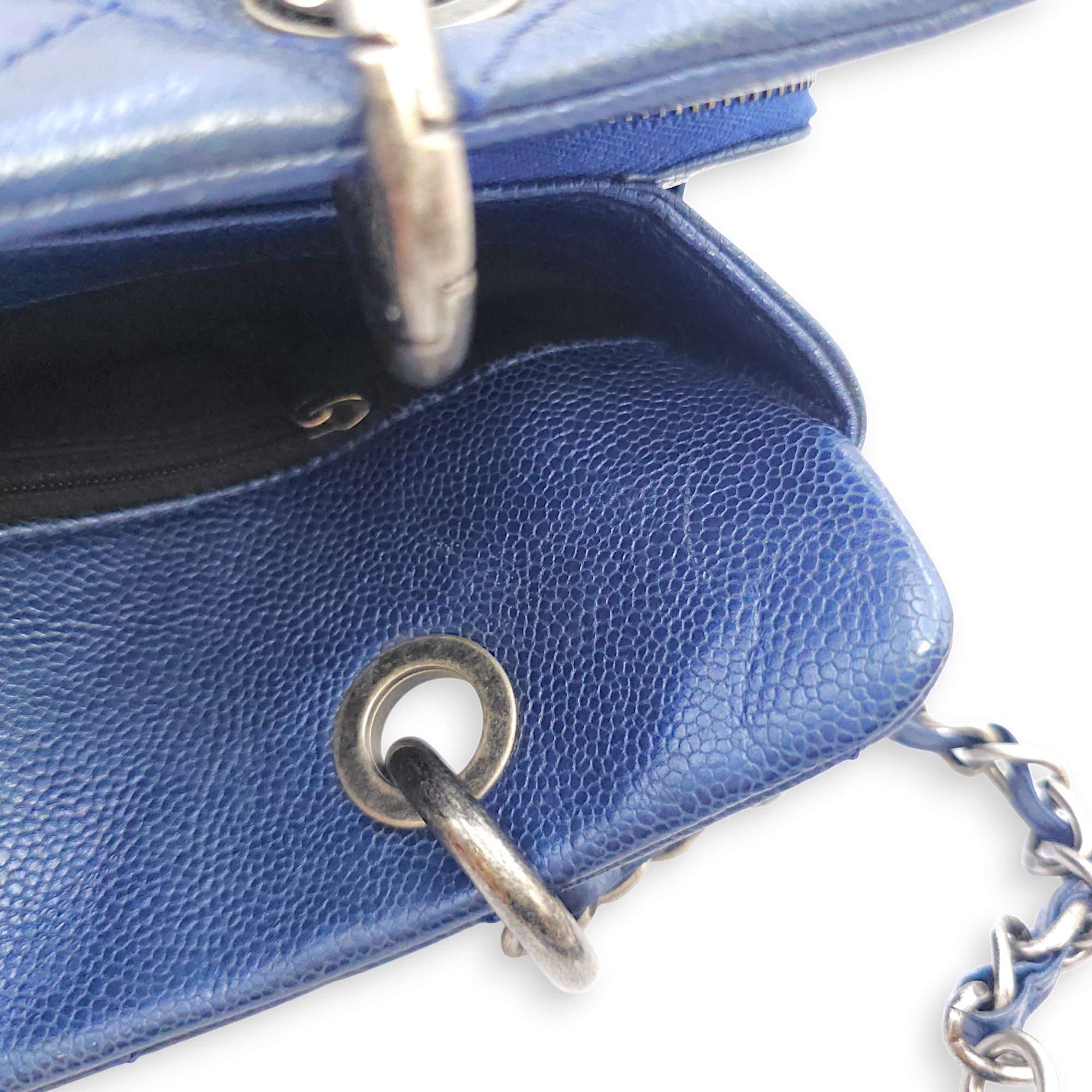 Quilted Iridescent Caviar Chic Shopping Tote 32 Blue Shoulder Bag in Caviar Leather Ruthenium hardware