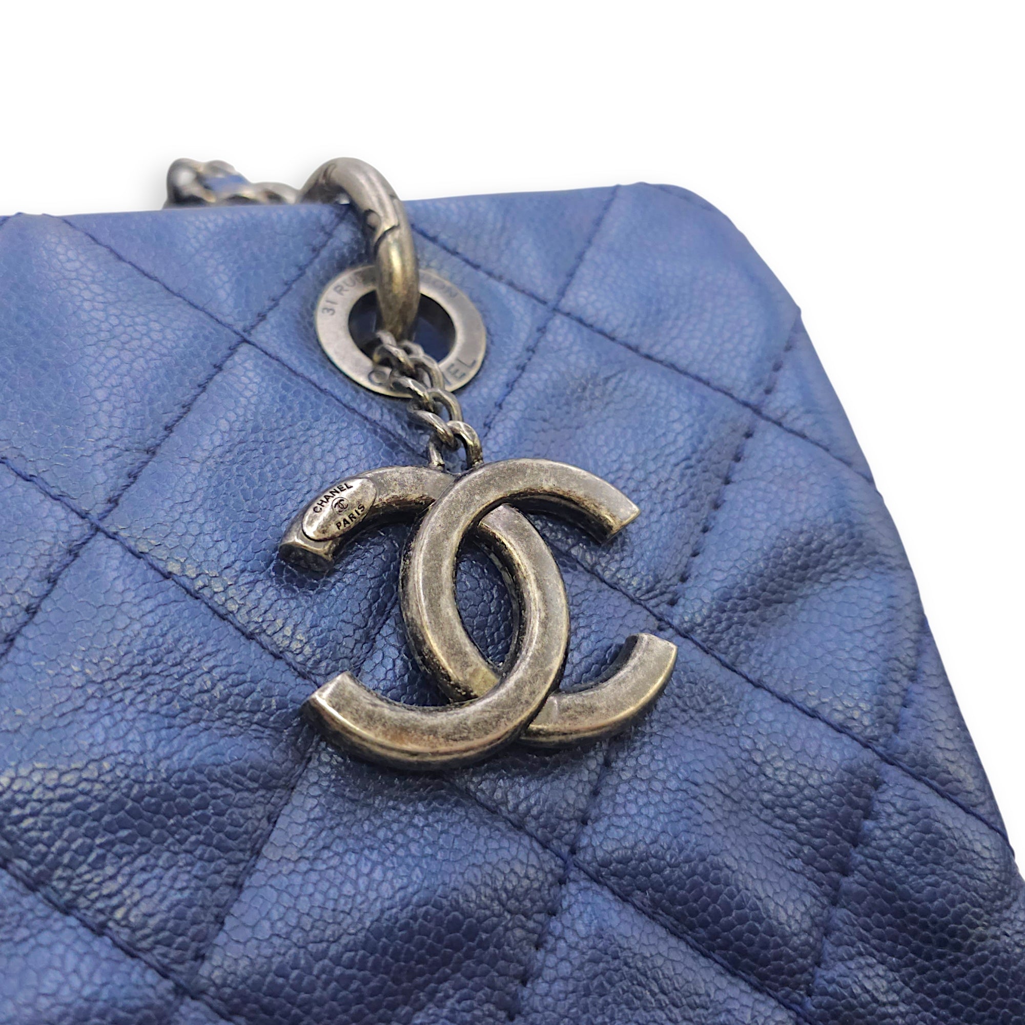 Quilted Iridescent Caviar Chic Shopping Tote 32 Blue Shoulder Bag in Caviar Leather Ruthenium hardware