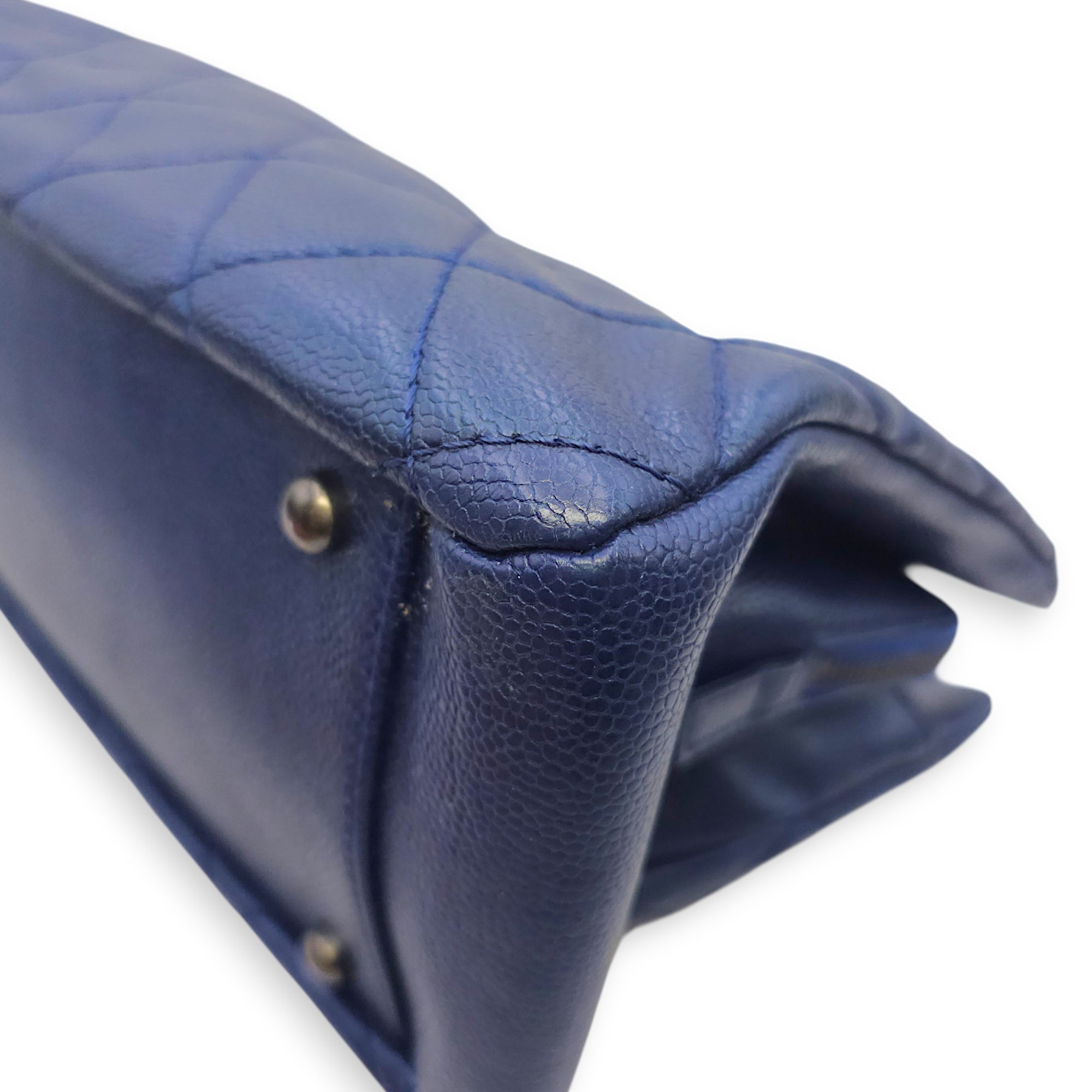 Quilted Iridescent Caviar Chic Shopping Tote 32 Blue Shoulder Bag in Caviar Leather Ruthenium hardware