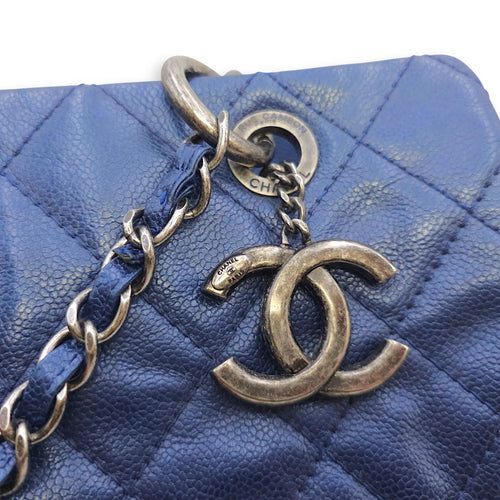 Quilted Iridescent Caviar Chic Shopping Tote 32 Blue Shoulder Bag in Caviar Leather Ruthenium hardware