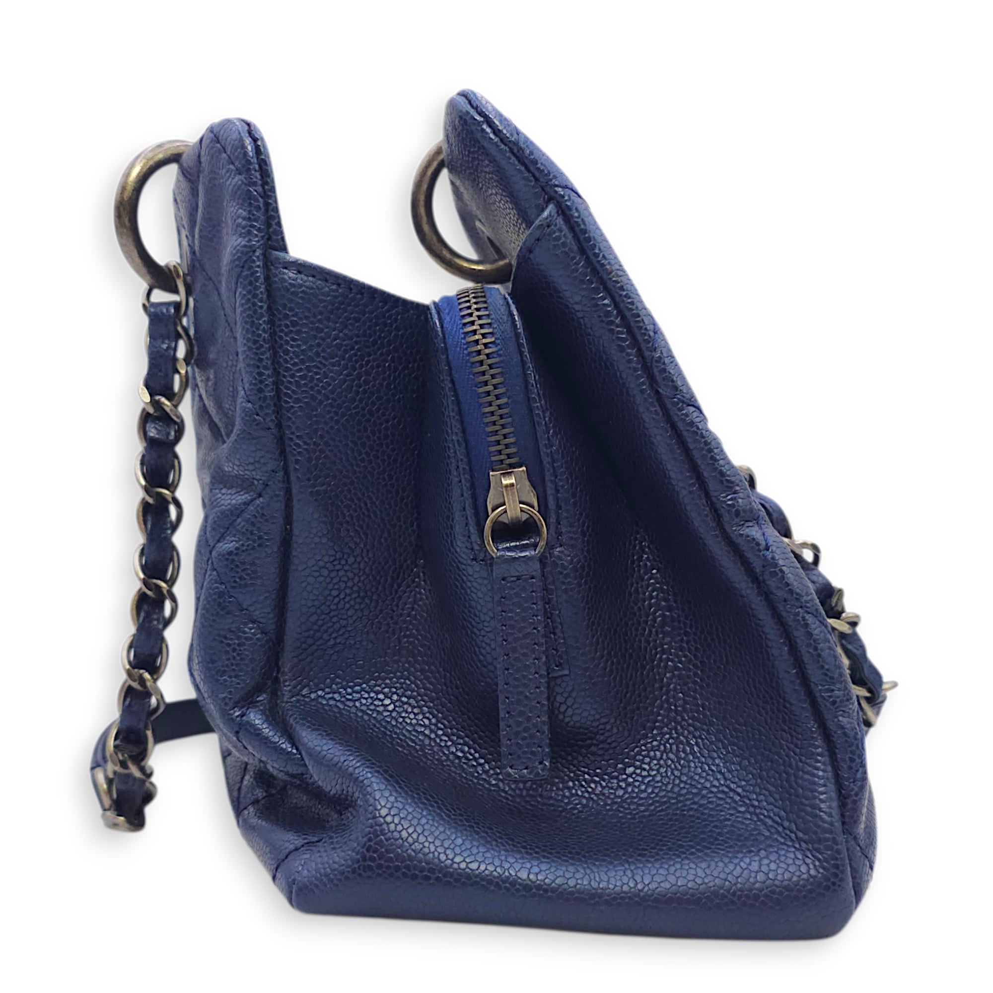 Quilted Iridescent Caviar Chic Shopping Tote 32 Blue Shoulder Bag in Caviar Leather Ruthenium hardware