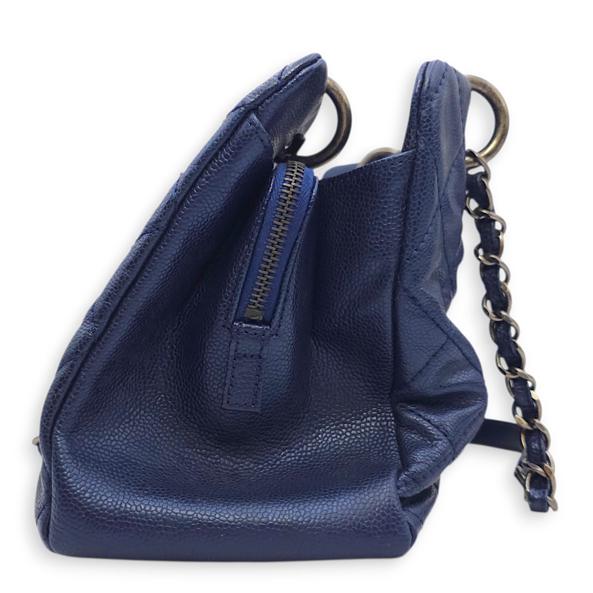 Quilted Iridescent Caviar Chic Shopping Tote 32 Blue Shoulder Bag in Caviar Leather Ruthenium hardware