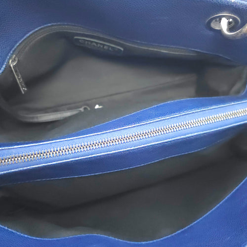 Quilted Iridescent Caviar Chic Shopping Tote 32 Blue Shoulder Bag in Caviar Leather Ruthenium hardware