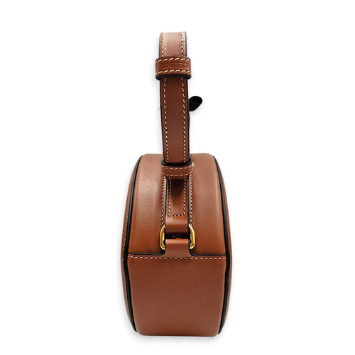 Oval bag Brown Crossbody Bag in Calfskin Gold hardware