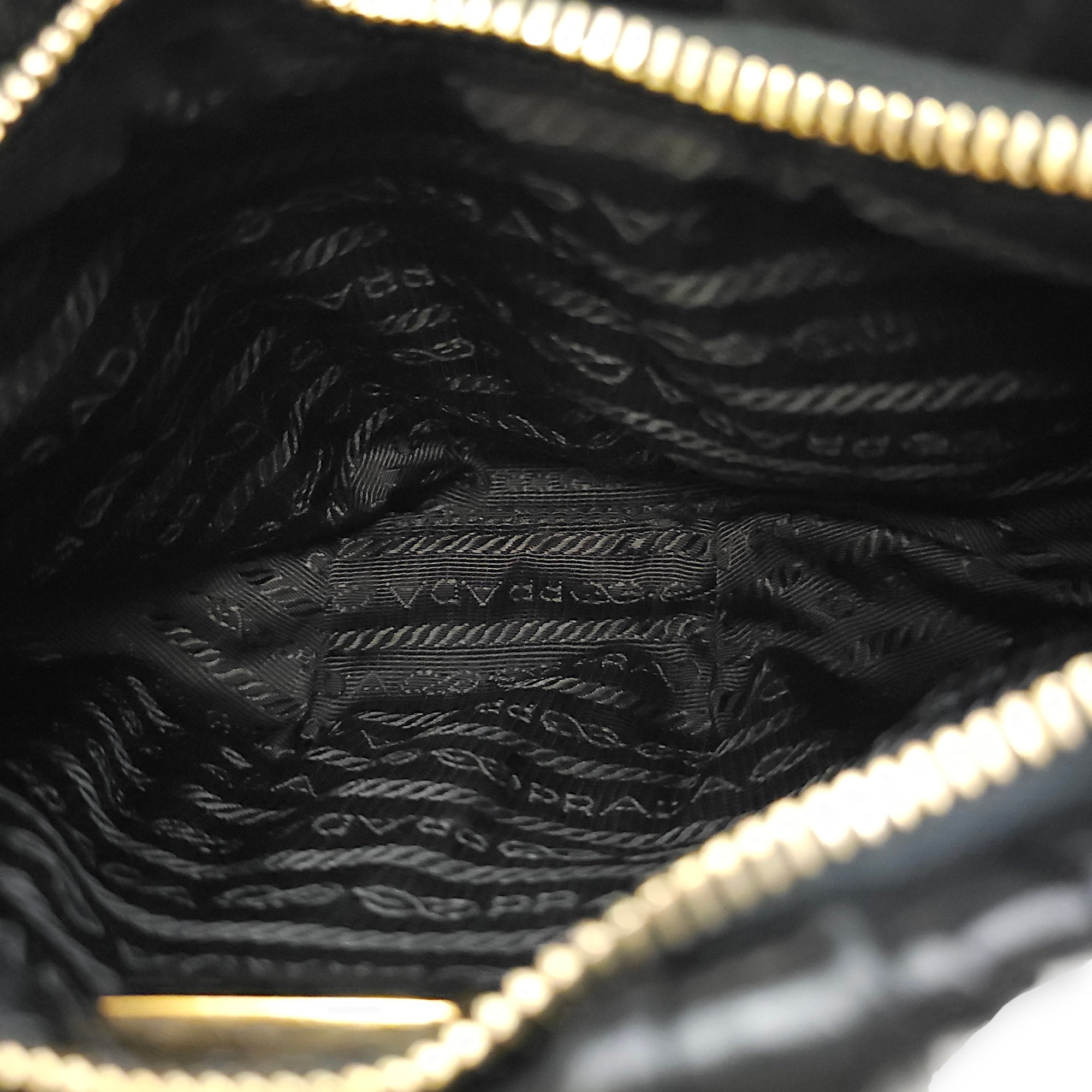 Gaufre Wristlet Black Clutch in Nappa Leather Gold hardware CL2601-18337 5