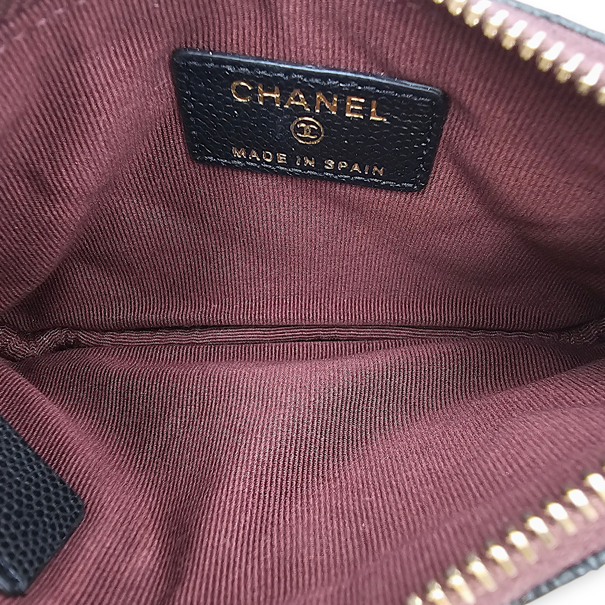 Small Zipped Pouch  Black Coin Purse in Caviar Leather Gold hardware CL2601-18789 4