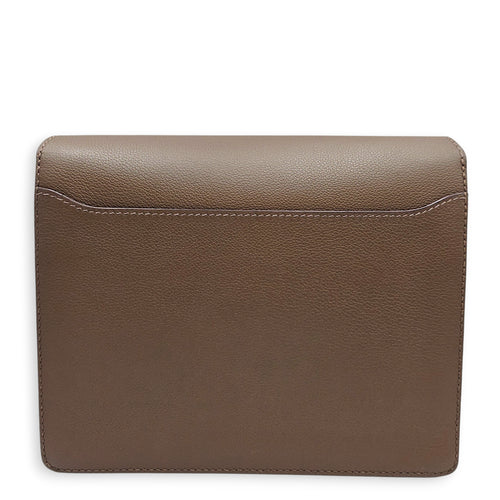 Roulis 23 Beige De Weima in Evercolor Permabrass hardware