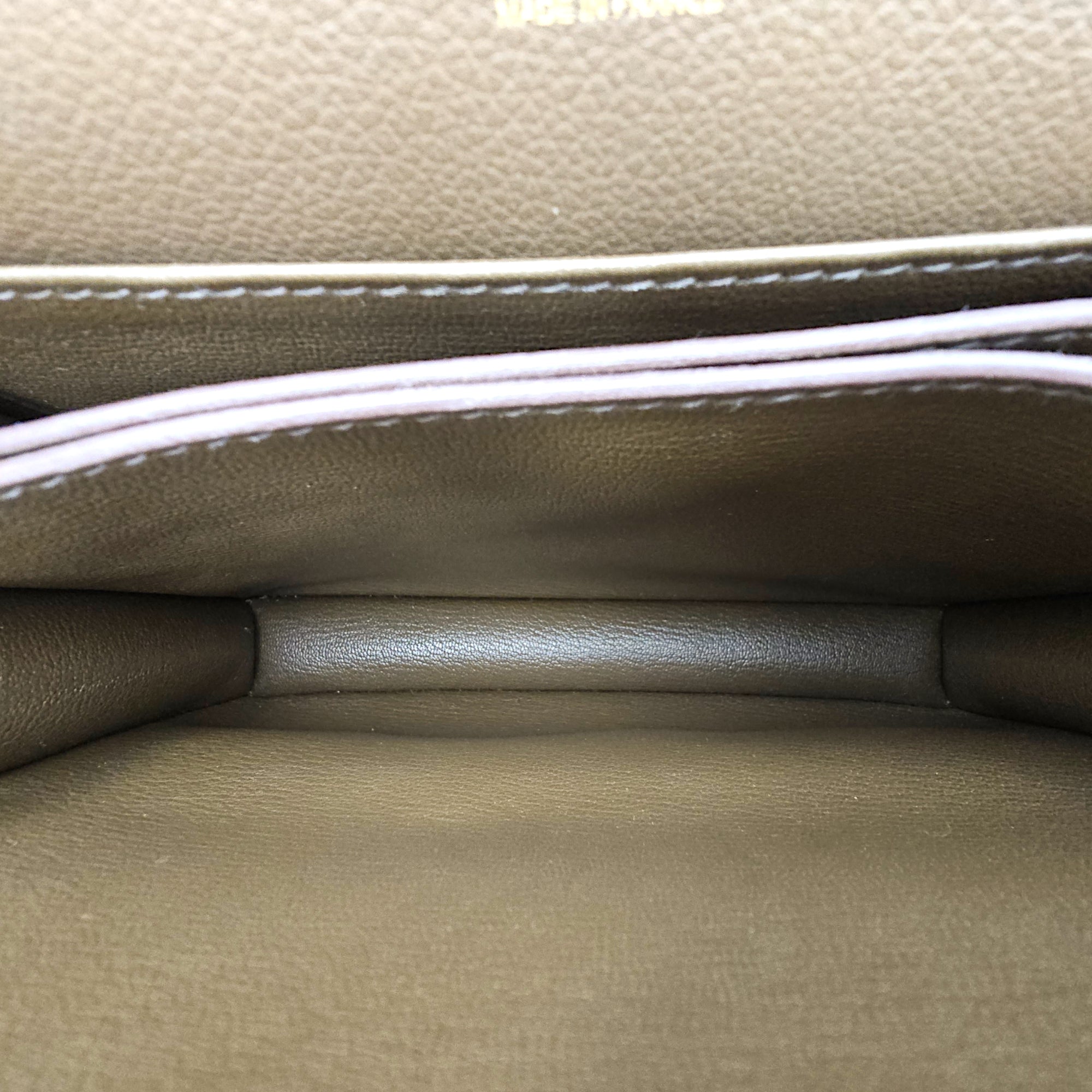 Roulis 23 Beige De Weima in Evercolor Permabrass hardware
