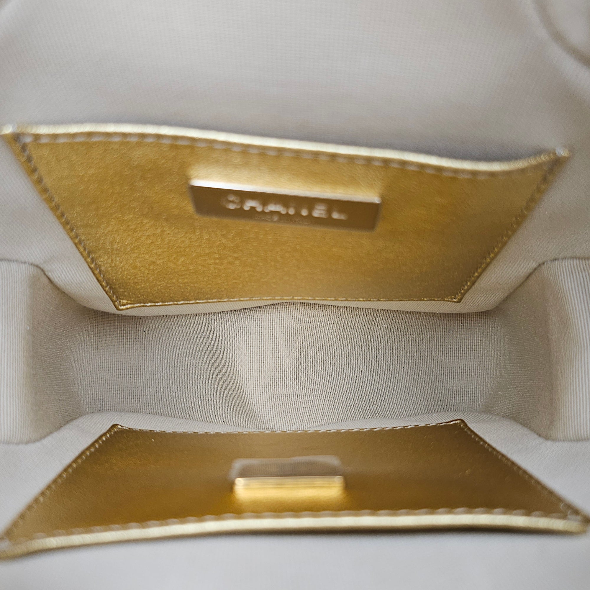 24C Walk of Fame Star Bag  Gold Crossbody Bag in Metallic Gold hardware CL2602-19253 6
