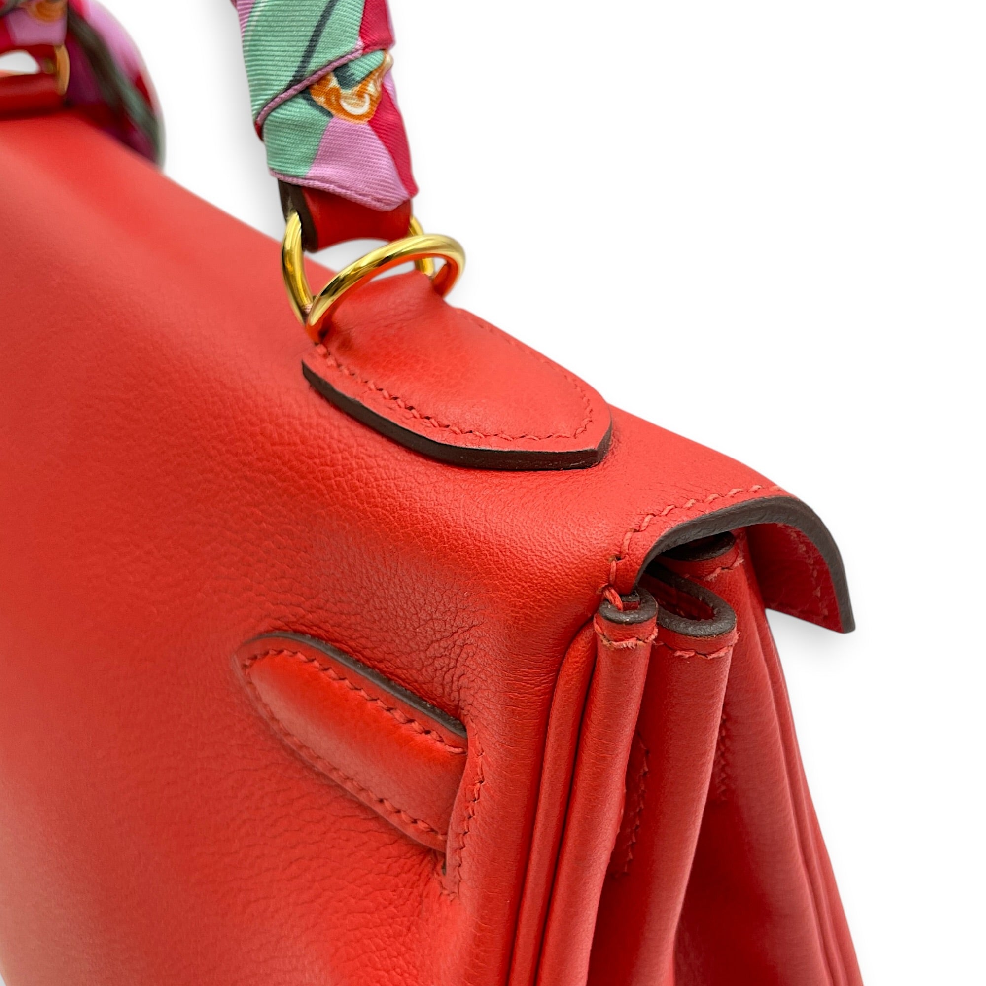 Kelly 32 Rouge Tomate in Evercolor Gold hardware