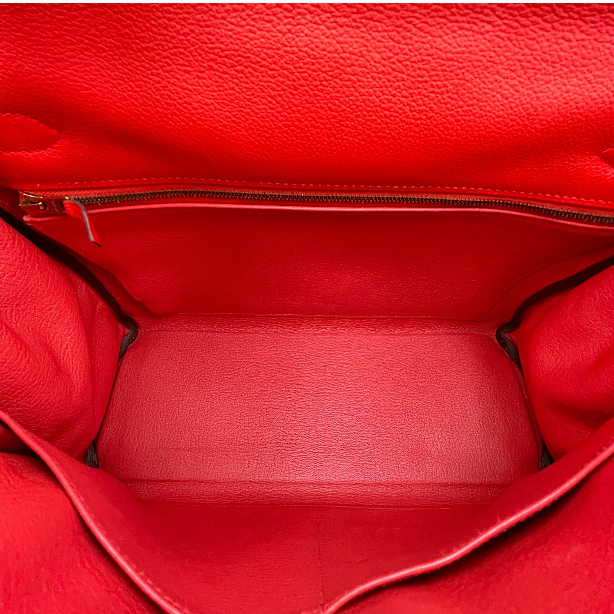 Kelly 32 Rouge Tomate in Evercolor Gold hardware