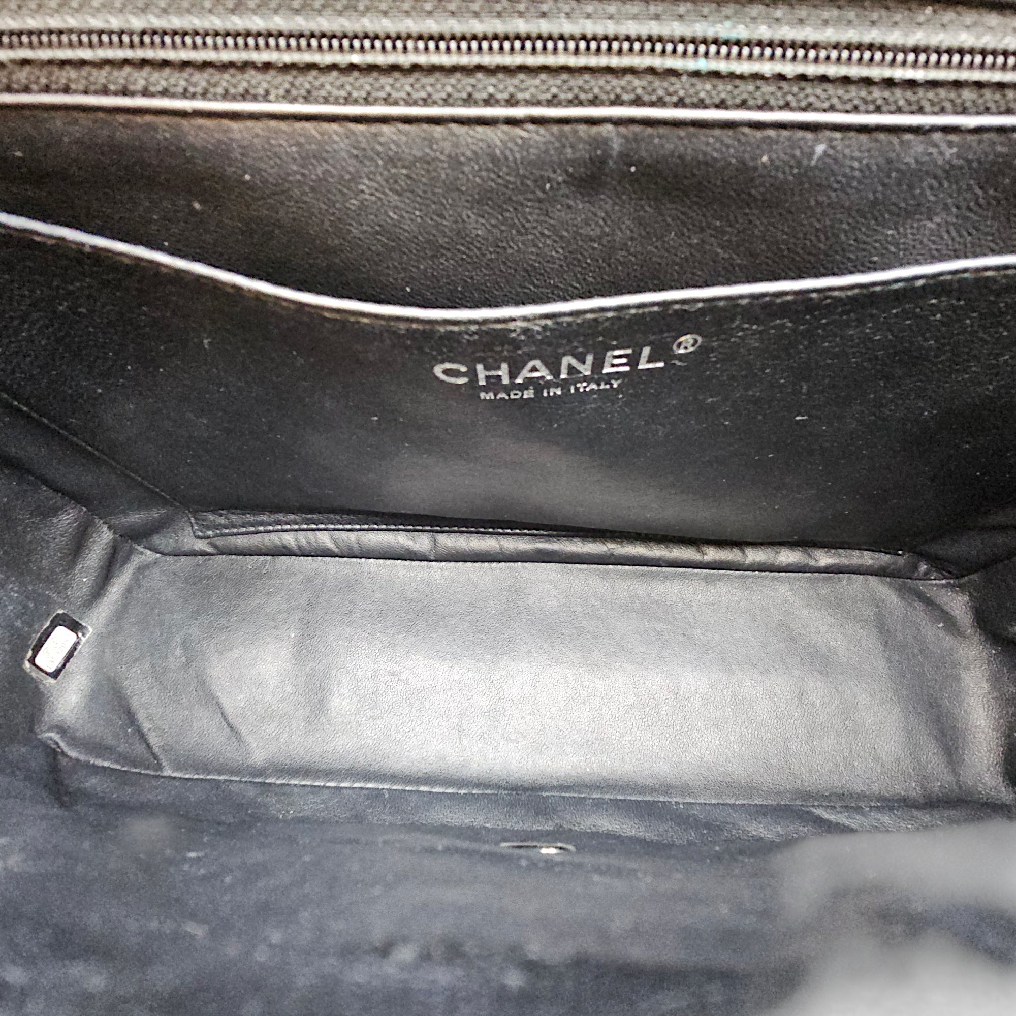 Quilted Single Flap Jumbo Black Shoulder Bag in Patent Leather Silver hardware CL2603-19879 7