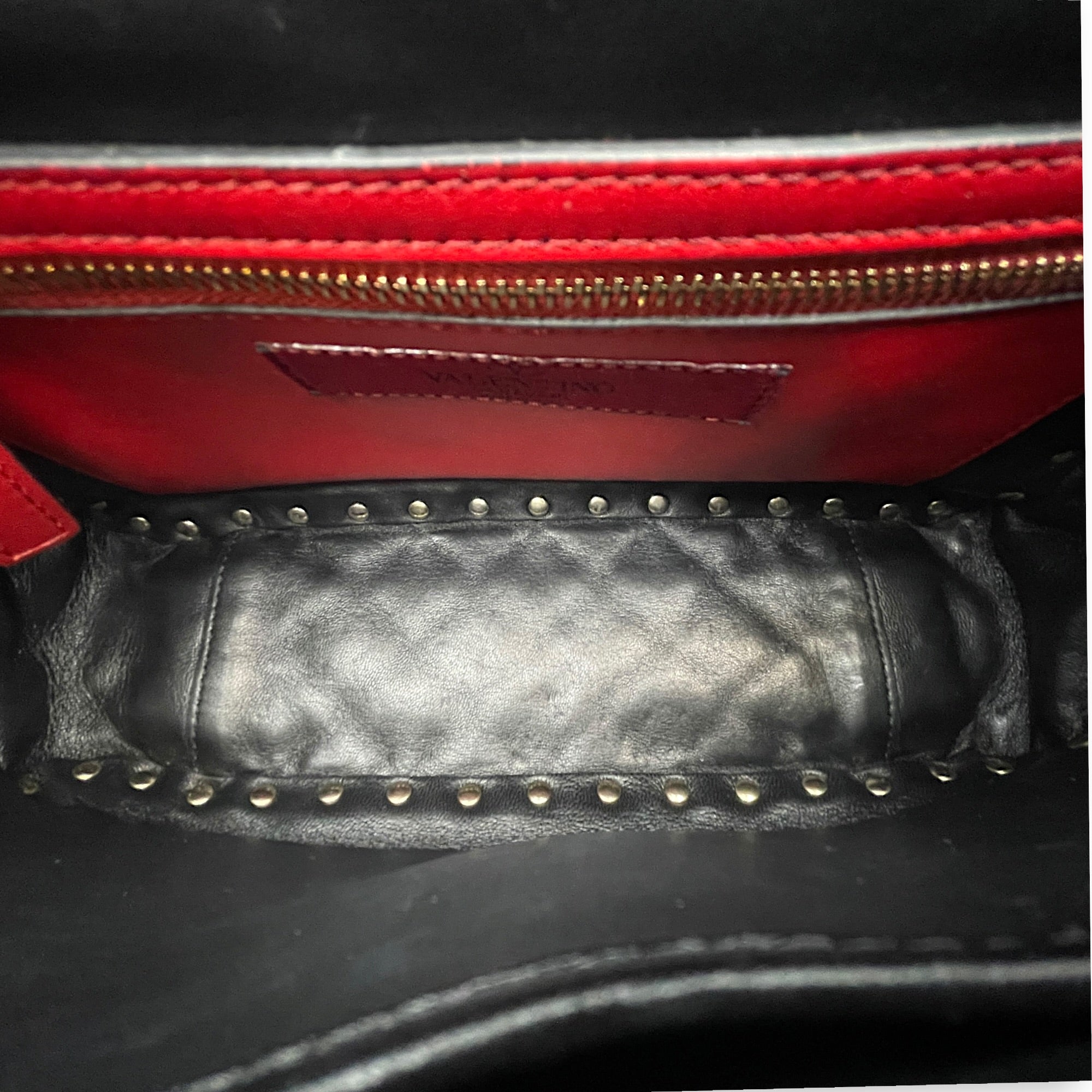 Garavani Rockstuds Spike 24 Black Shoulder Bag in Calfskin Gold hardware