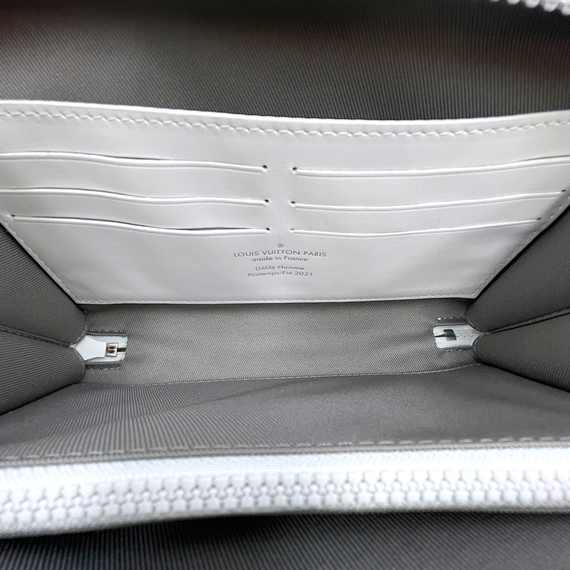 Friends Soft Trunk Wallet White Crossbody Bag in Calfskin Coated Metal hardware CL2603-20518 6