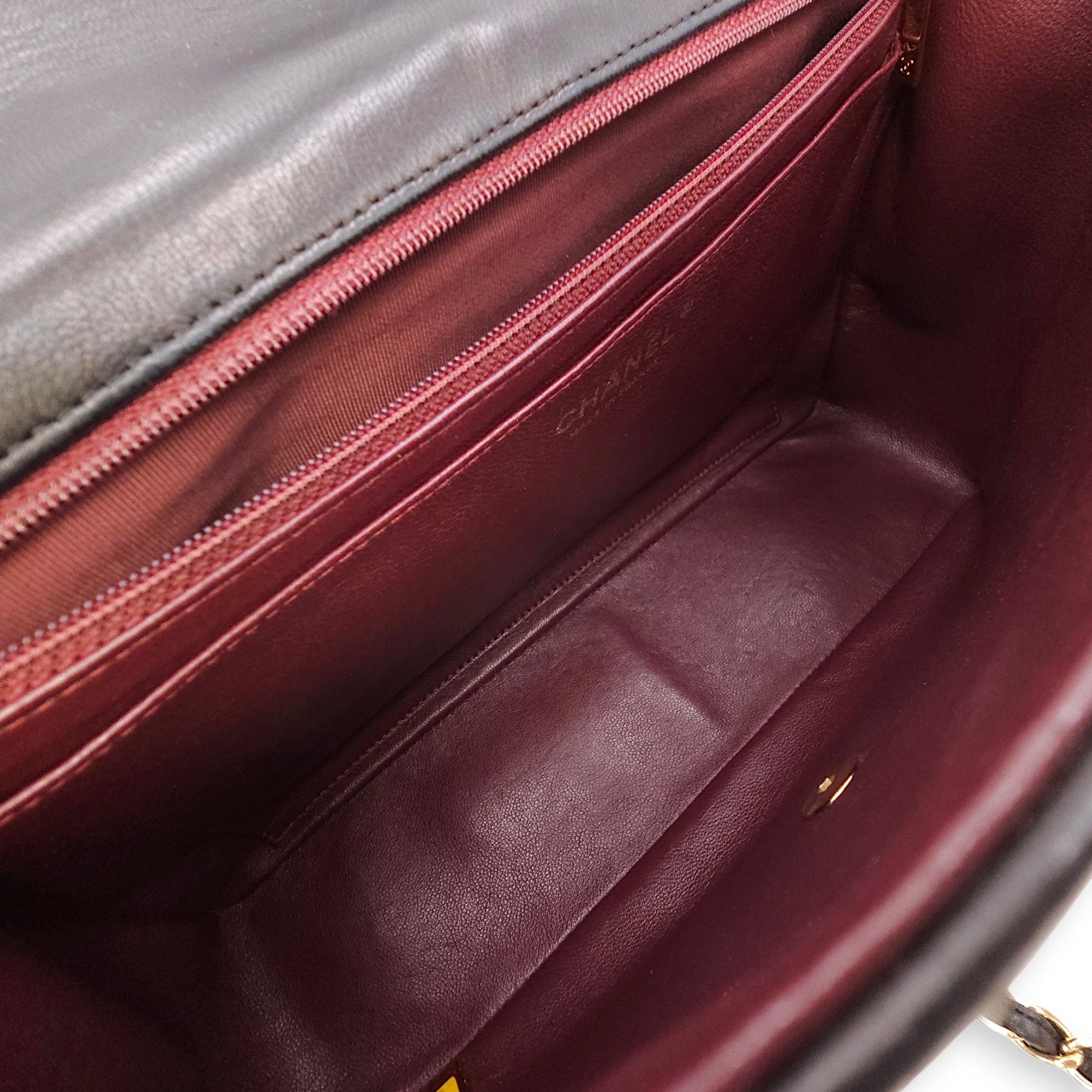 Classic Jumbo Flap 30 Black Shoulder Bag in Lambskin Gold hardware