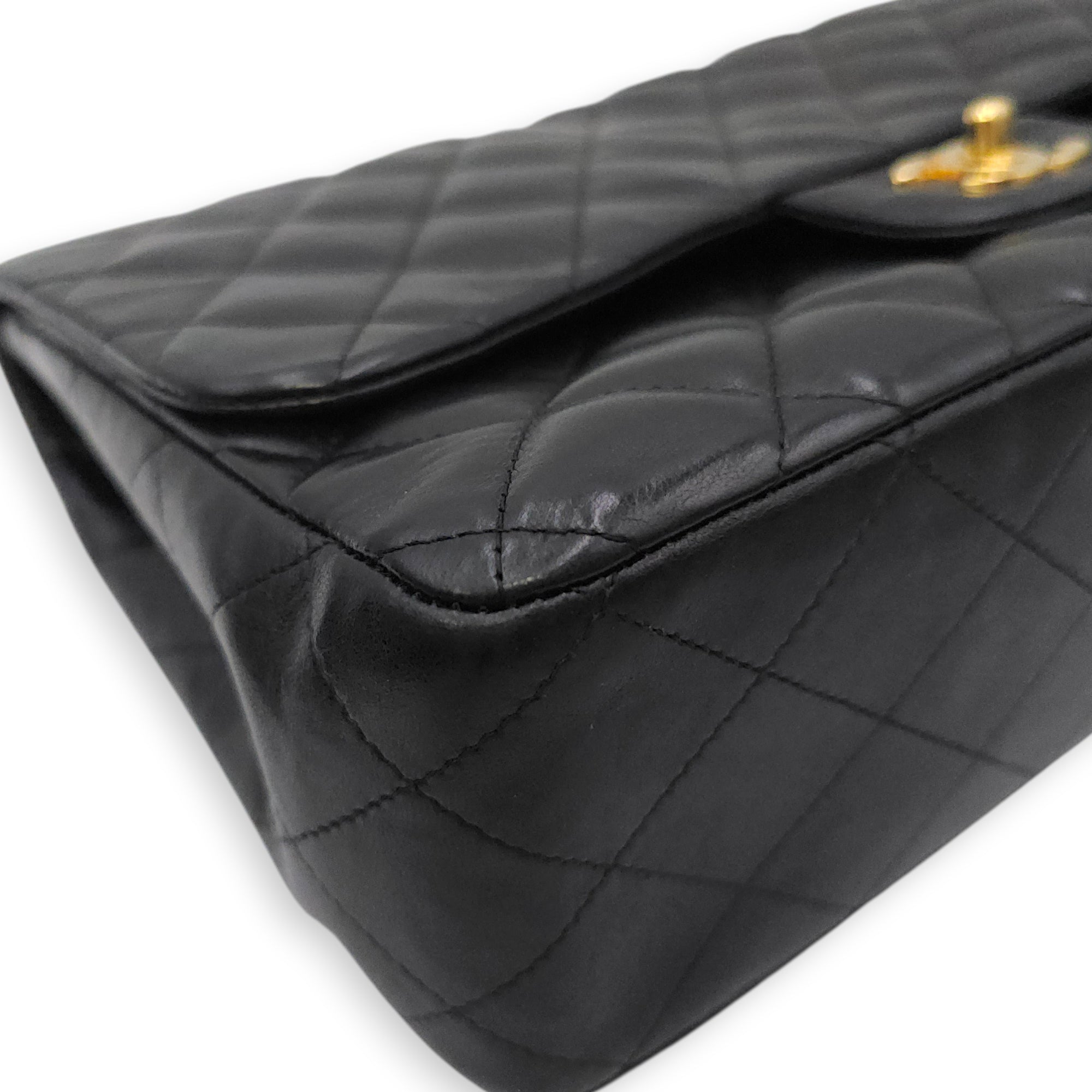 Classic Jumbo Flap 30 Black Shoulder Bag in Lambskin Gold hardware