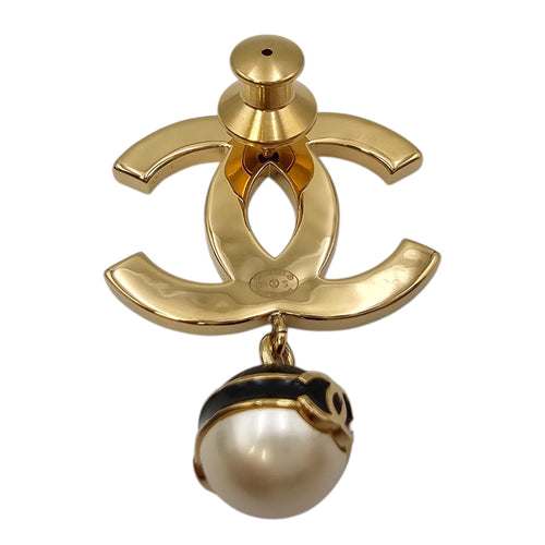 CC Logo Black Pin Brooch in Enamel and Pearl Gold hardware CL2604-20773 2