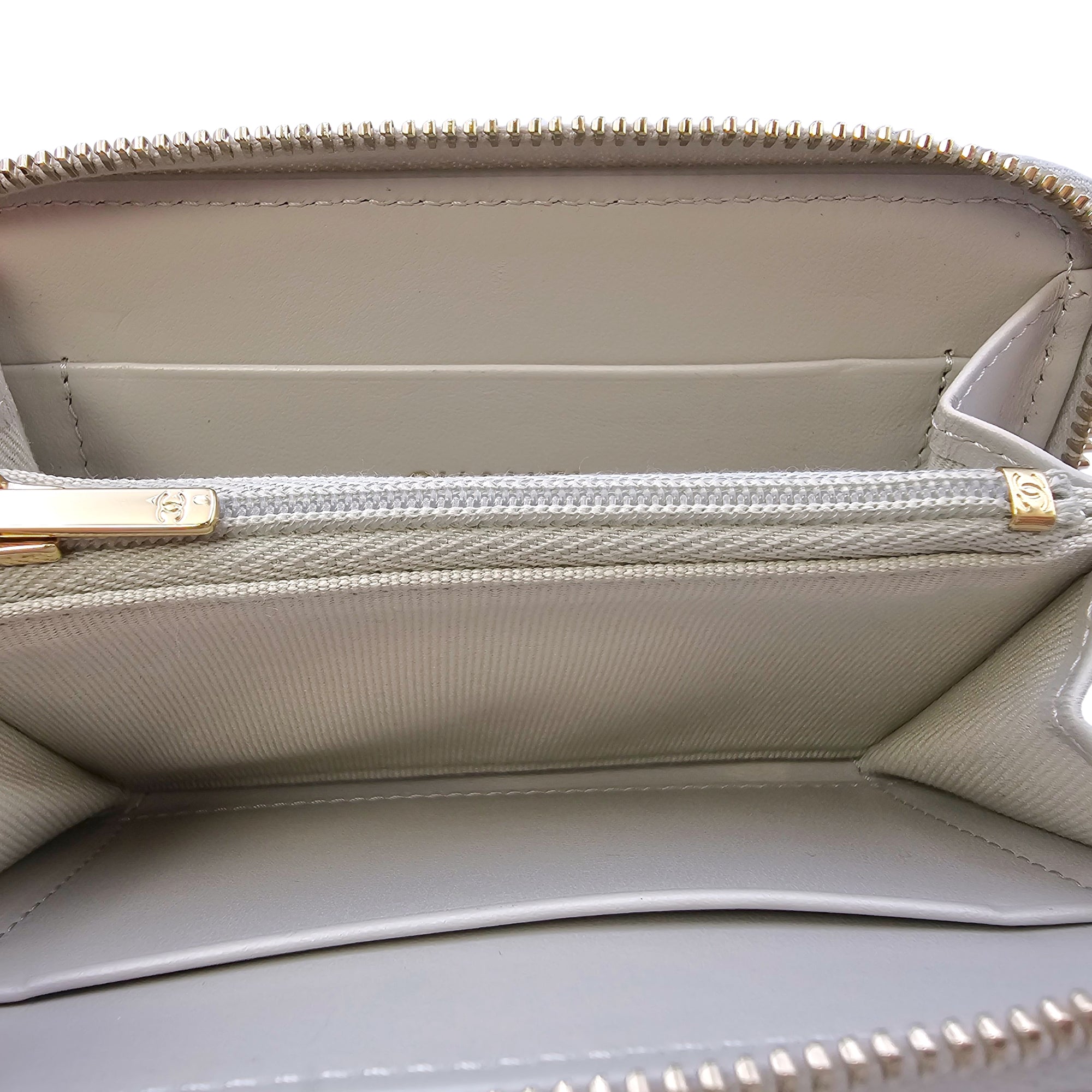 Classic Zipped Coin Purse Grey Card Holder in Caviar Leather Gold hardware