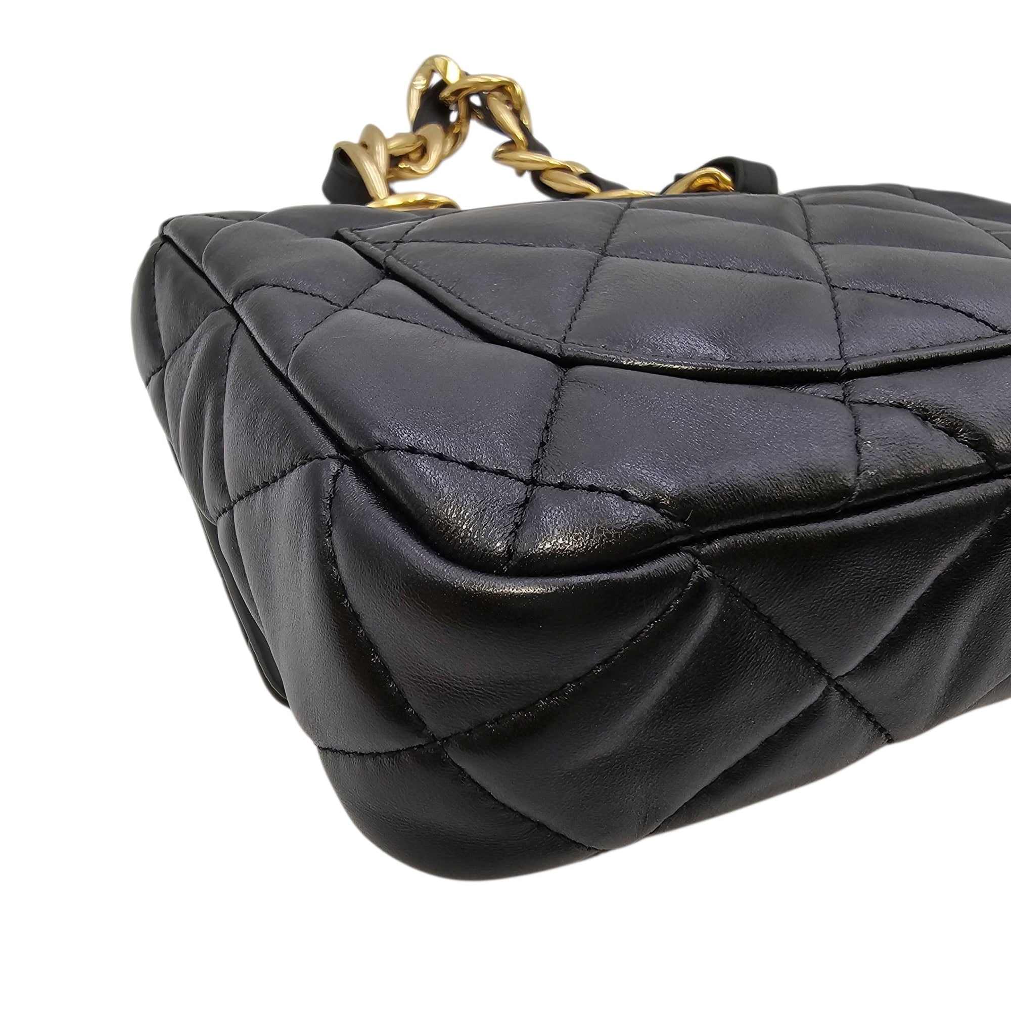 Quilted 22A Flap Small Black Shoulder Bag in Caviar Leather Gold hardware CL2604-20780 14