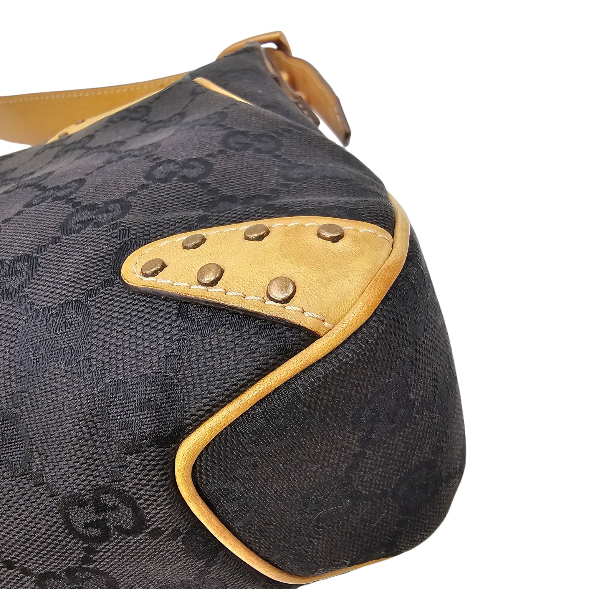 Horsebit Chain Medium Black Shoulder Bag Matte Gold hardware CL2604-20800 8