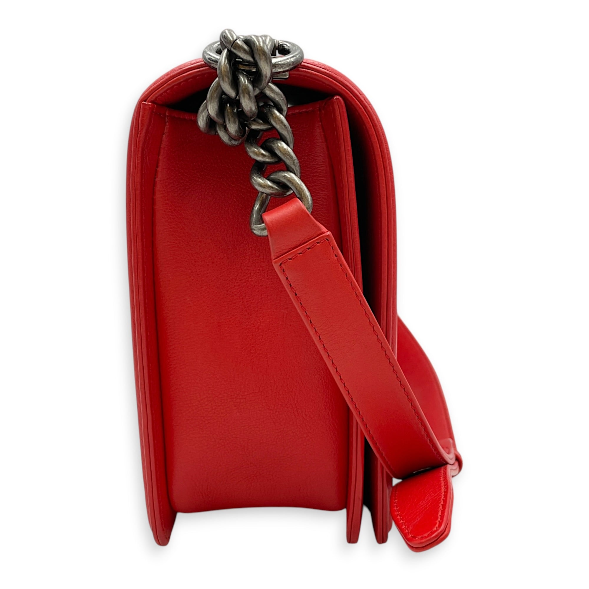 Medium Le Boy Size 27 cm Red Shoulder Bag in Lambskin Ruthenium hardware