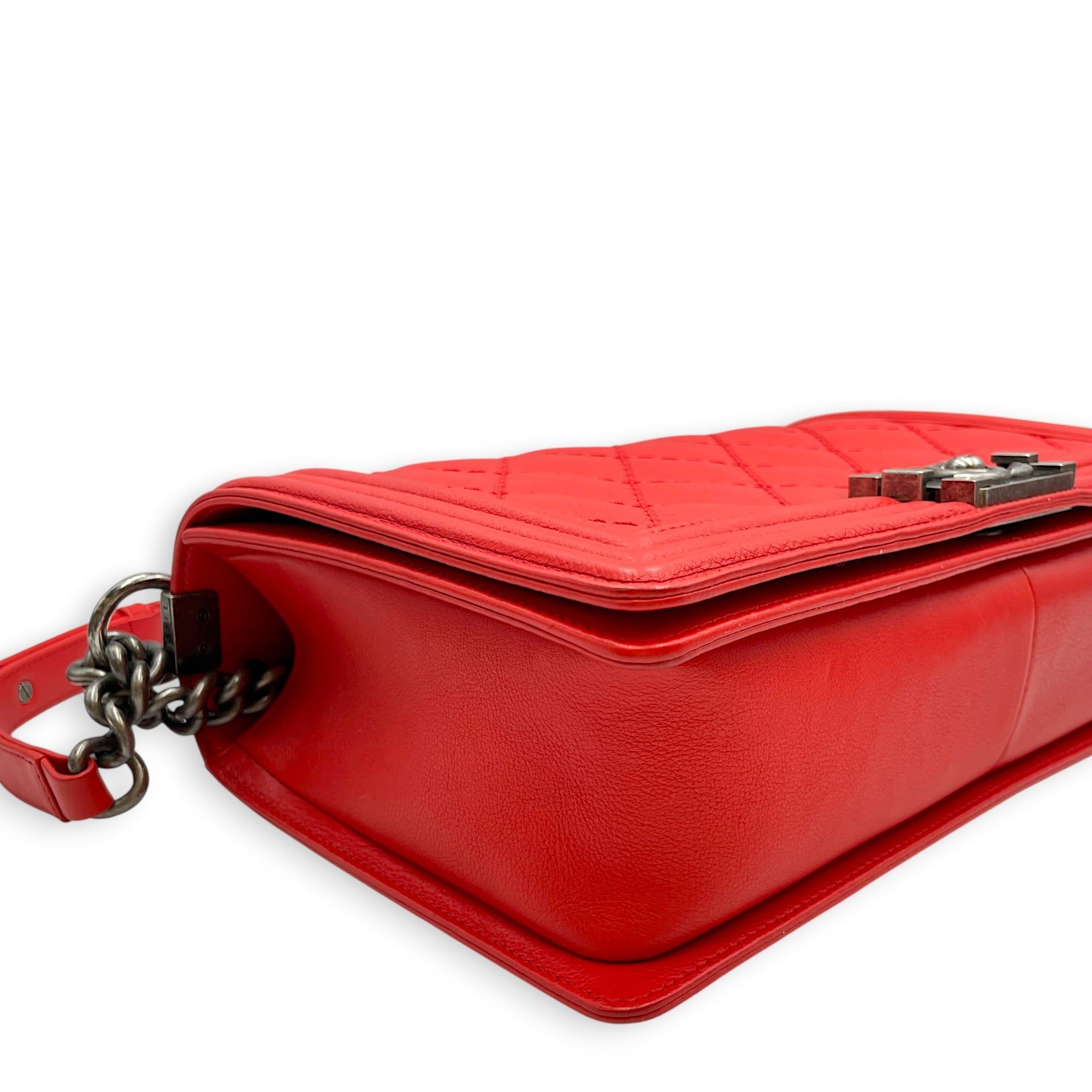 Medium Le Boy Size 27 cm Red Shoulder Bag in Lambskin Ruthenium hardware